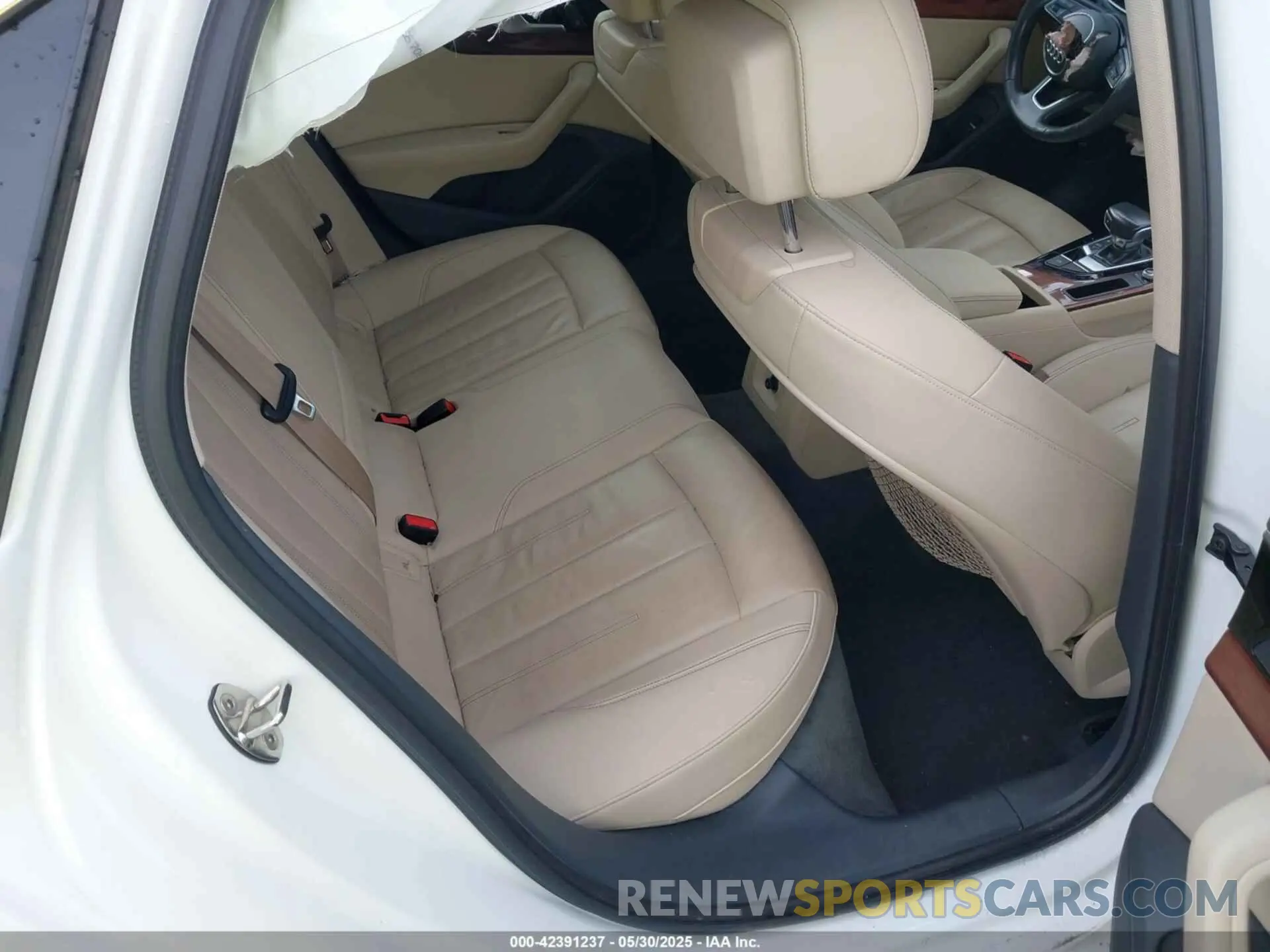 8 fotografías del automóvil dañado WAUGMAF49LA044903 AUDI A4 2020