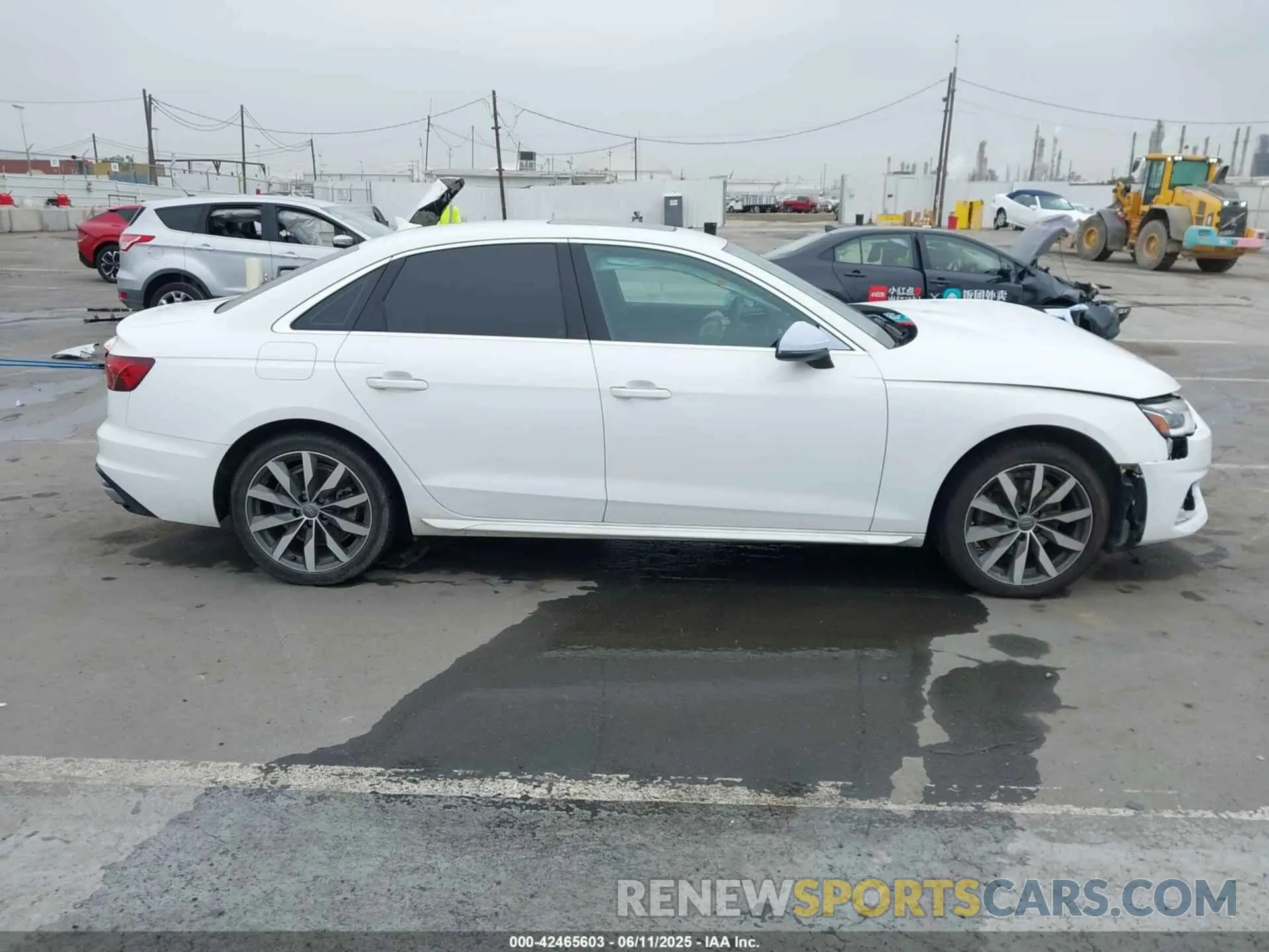 14 fotografías del automóvil dañado WAUHMAF41LN004876 AUDI A4 2020