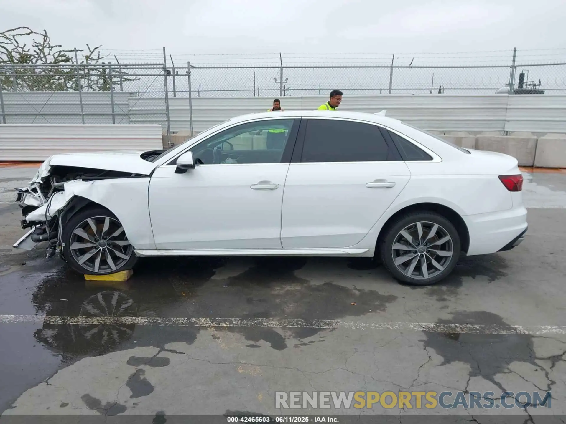 15 fotografías del automóvil dañado WAUHMAF41LN004876 AUDI A4 2020