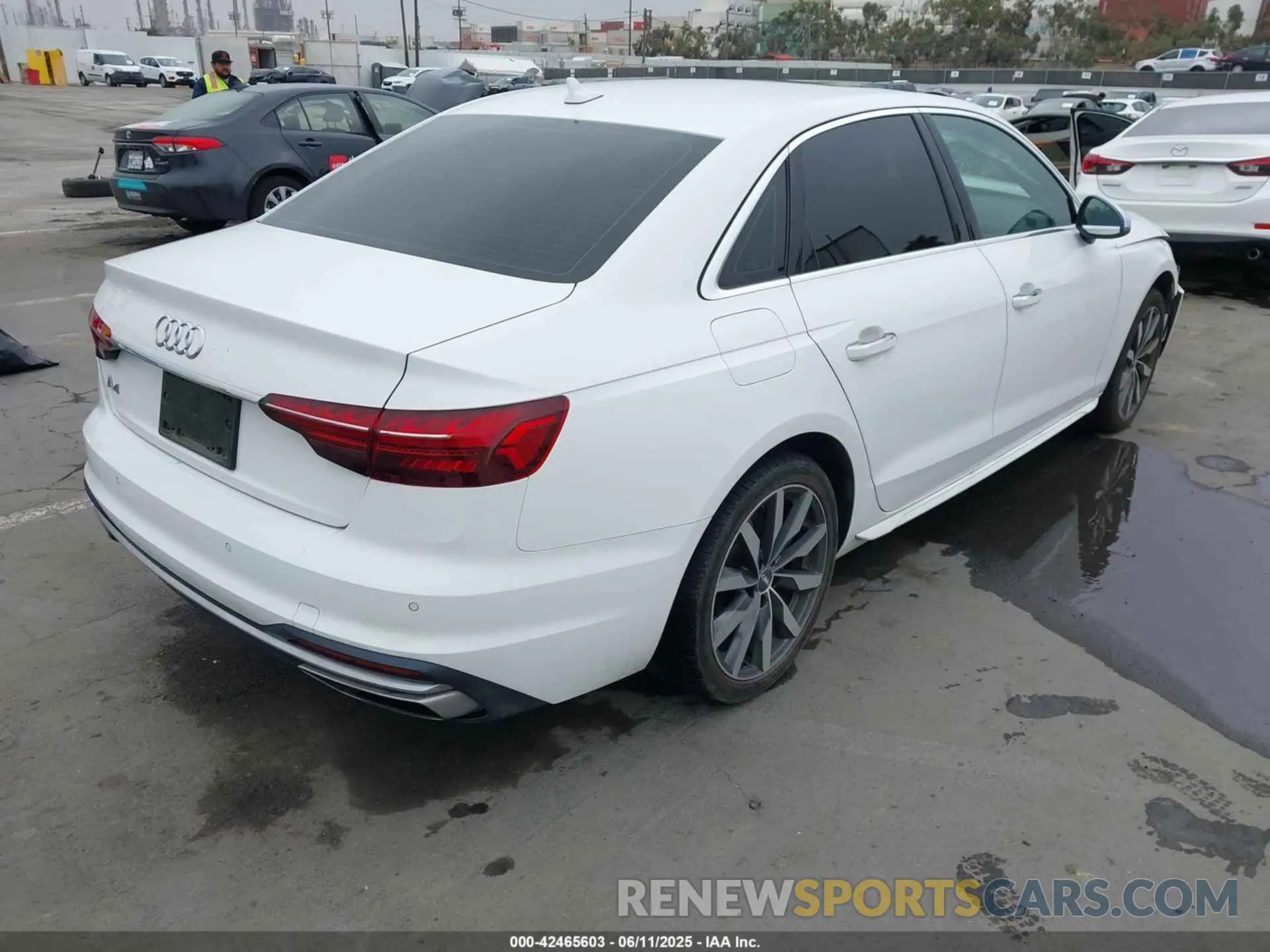 4 fotografías del automóvil dañado WAUHMAF41LN004876 AUDI A4 2020