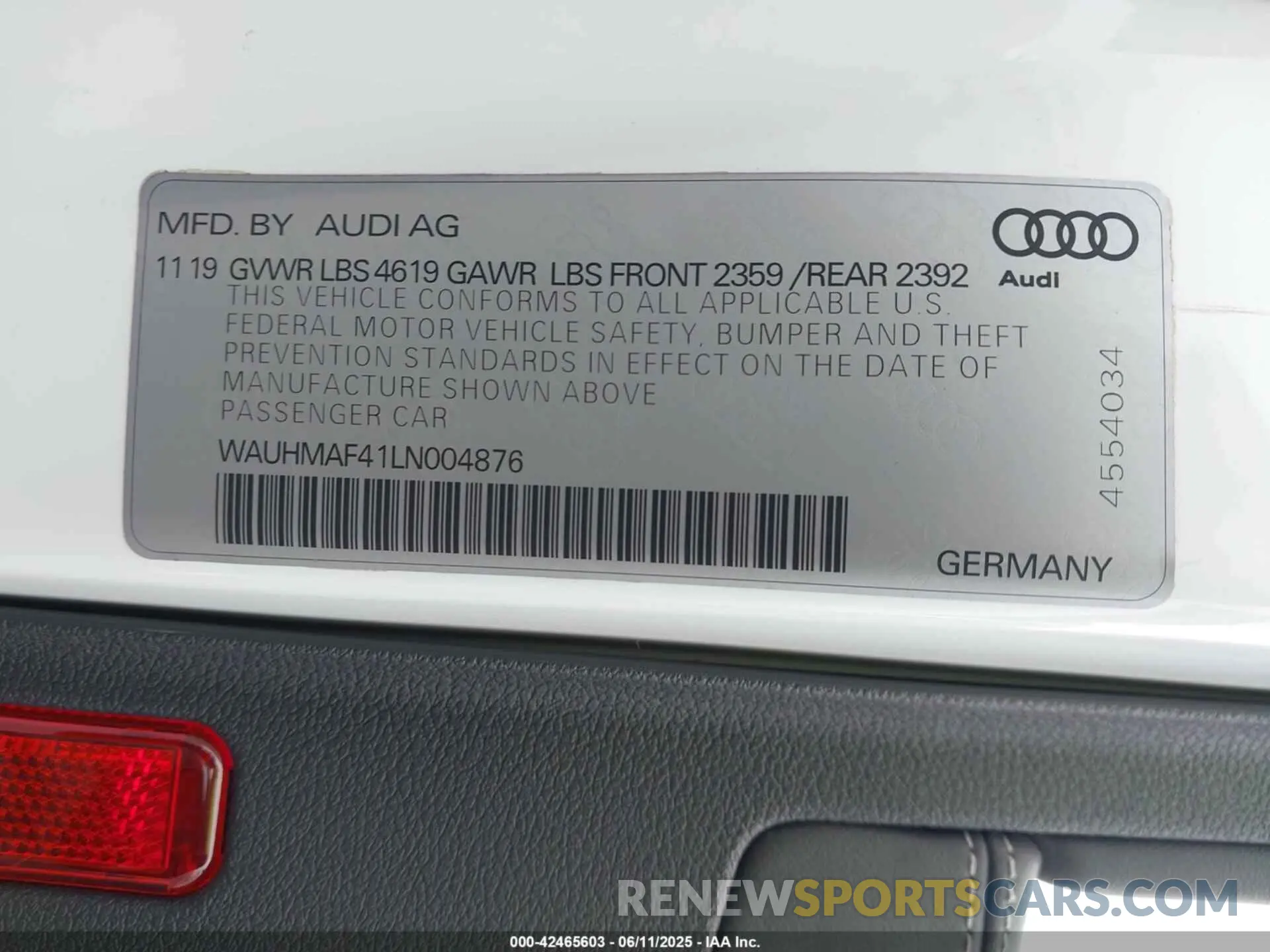 9 fotografías del automóvil dañado WAUHMAF41LN004876 AUDI A4 2020