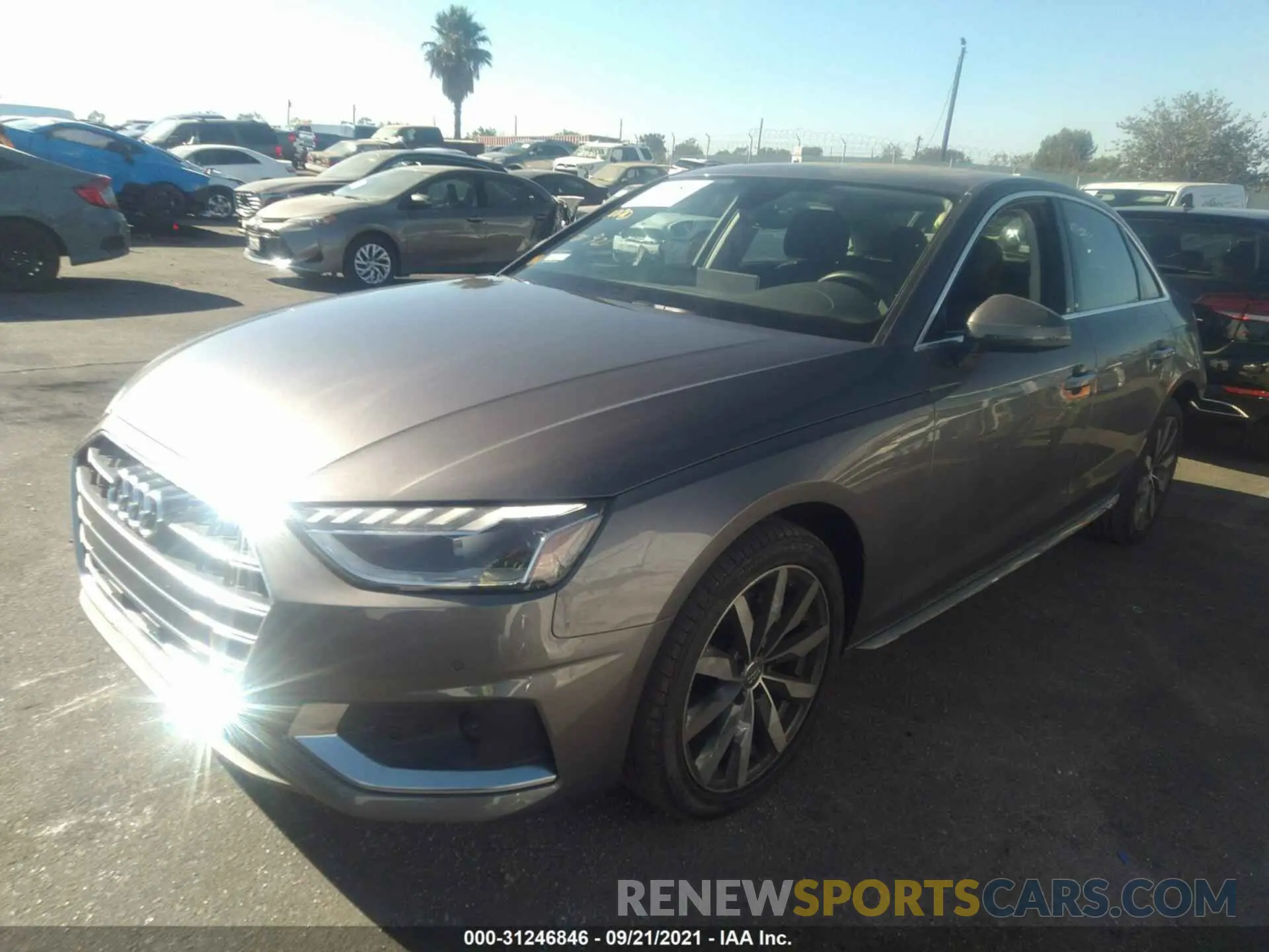 2 fotografías del automóvil dañado WAUHMAF45LA070001 AUDI A4 2020