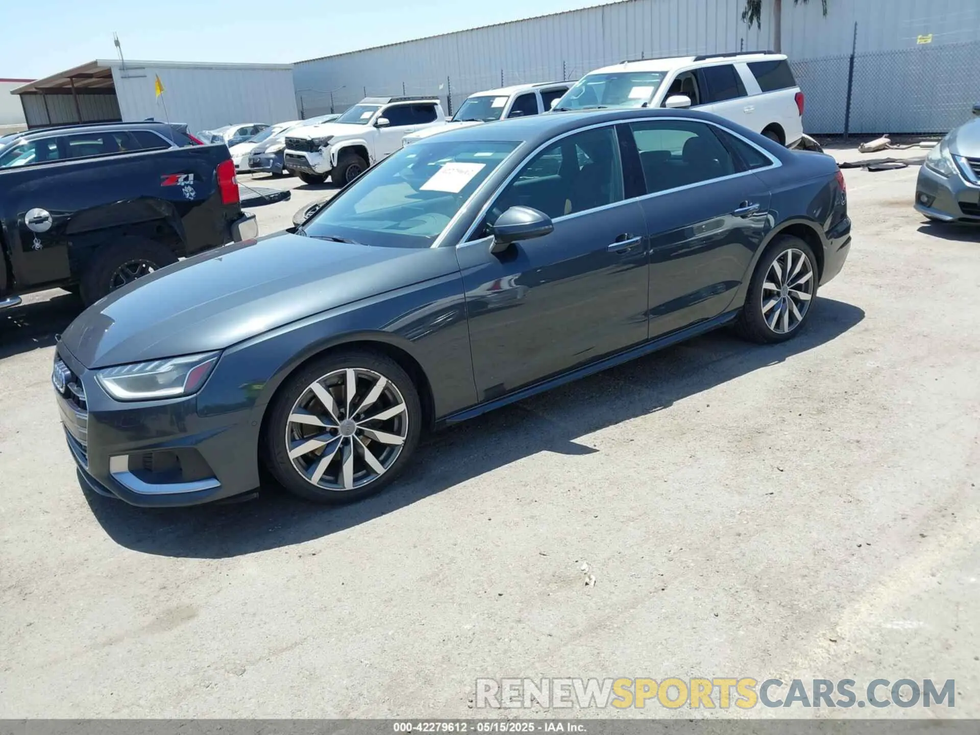 2 fotografías del automóvil dañado WAUJMAF40LN012727 AUDI A4 2020