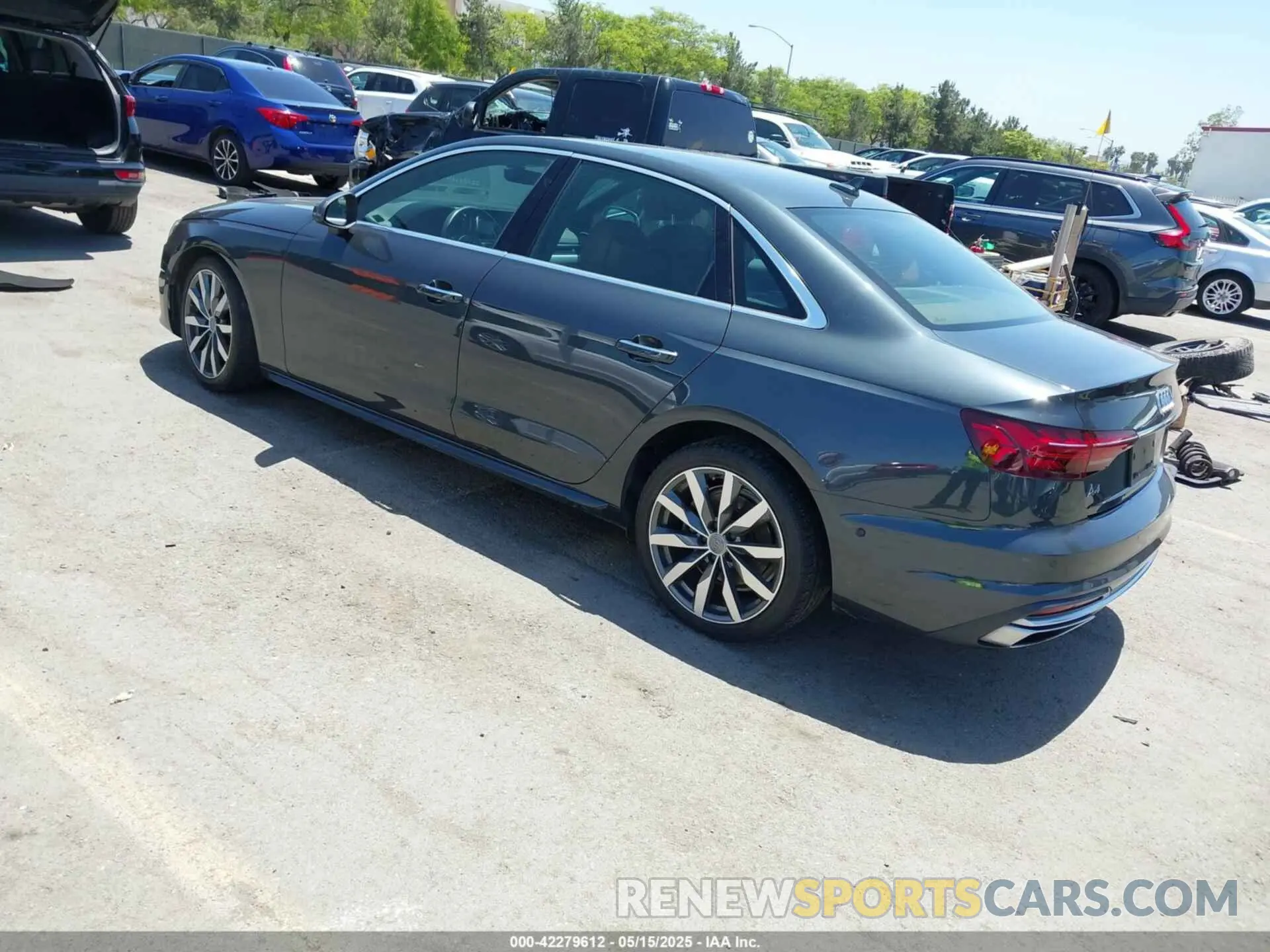 3 fotografías del automóvil dañado WAUJMAF40LN012727 AUDI A4 2020