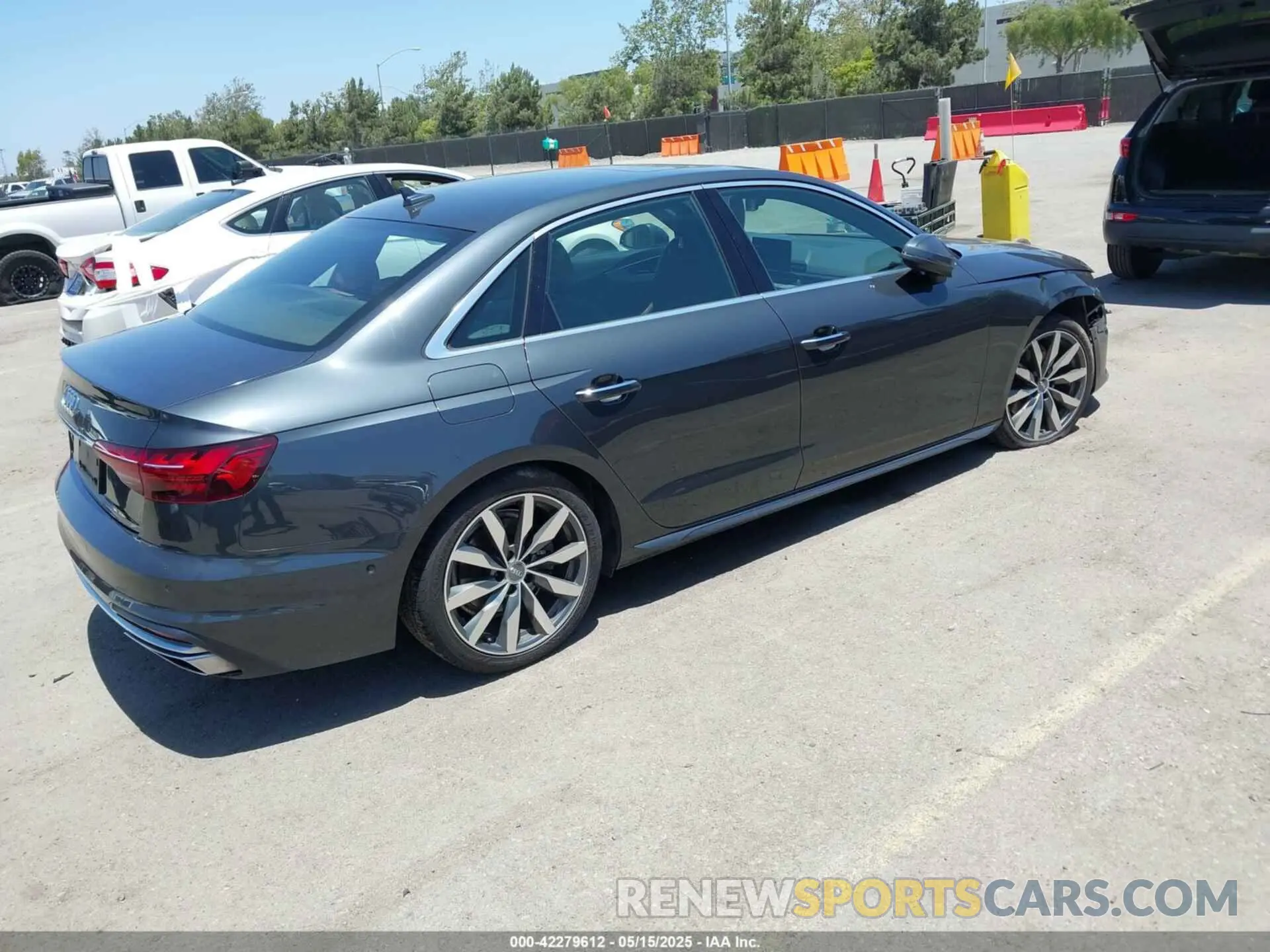 4 fotografías del automóvil dañado WAUJMAF40LN012727 AUDI A4 2020