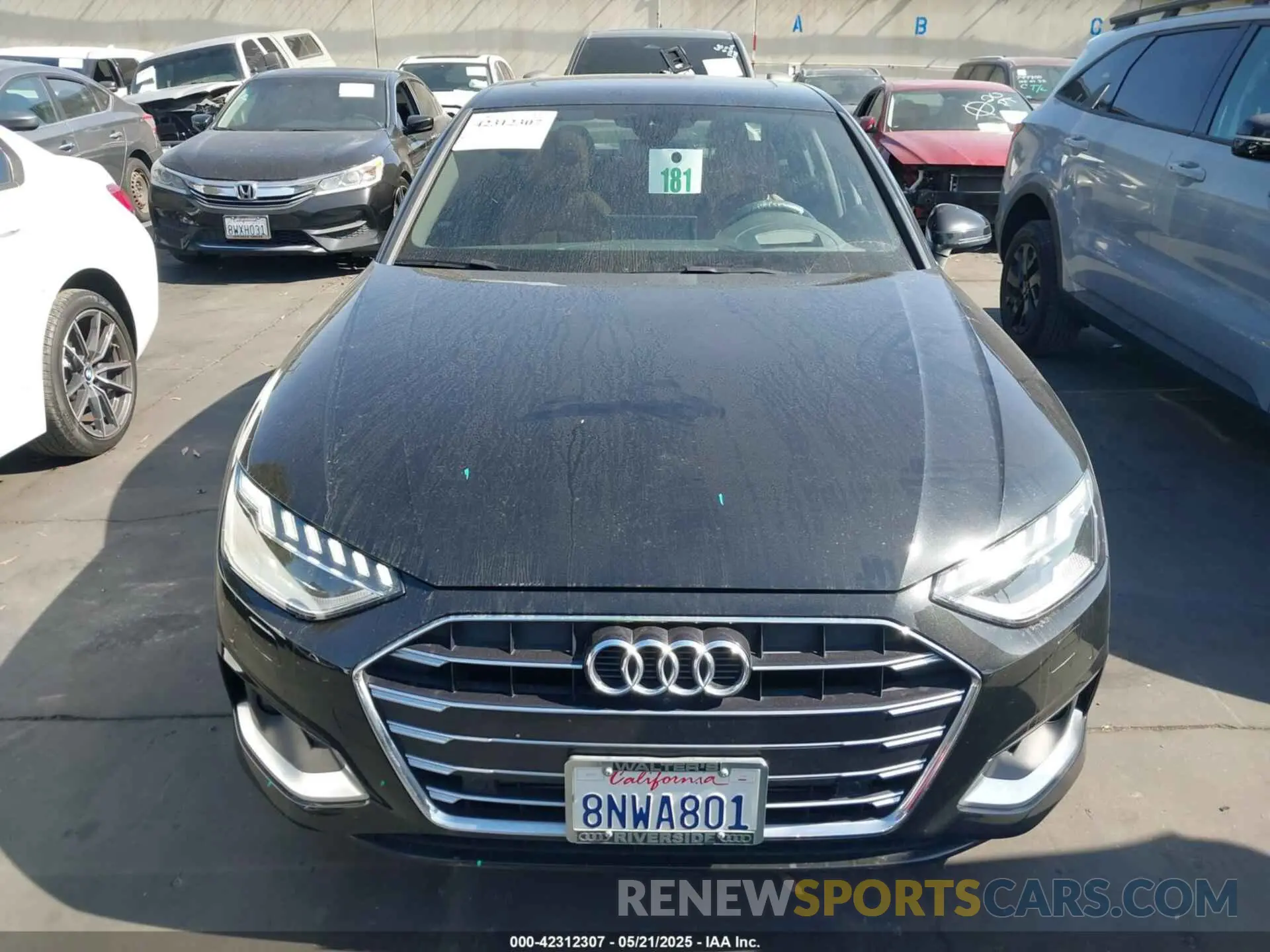 13 fotografías del automóvil dañado WAUJMAF46LN008486 AUDI A4 2020