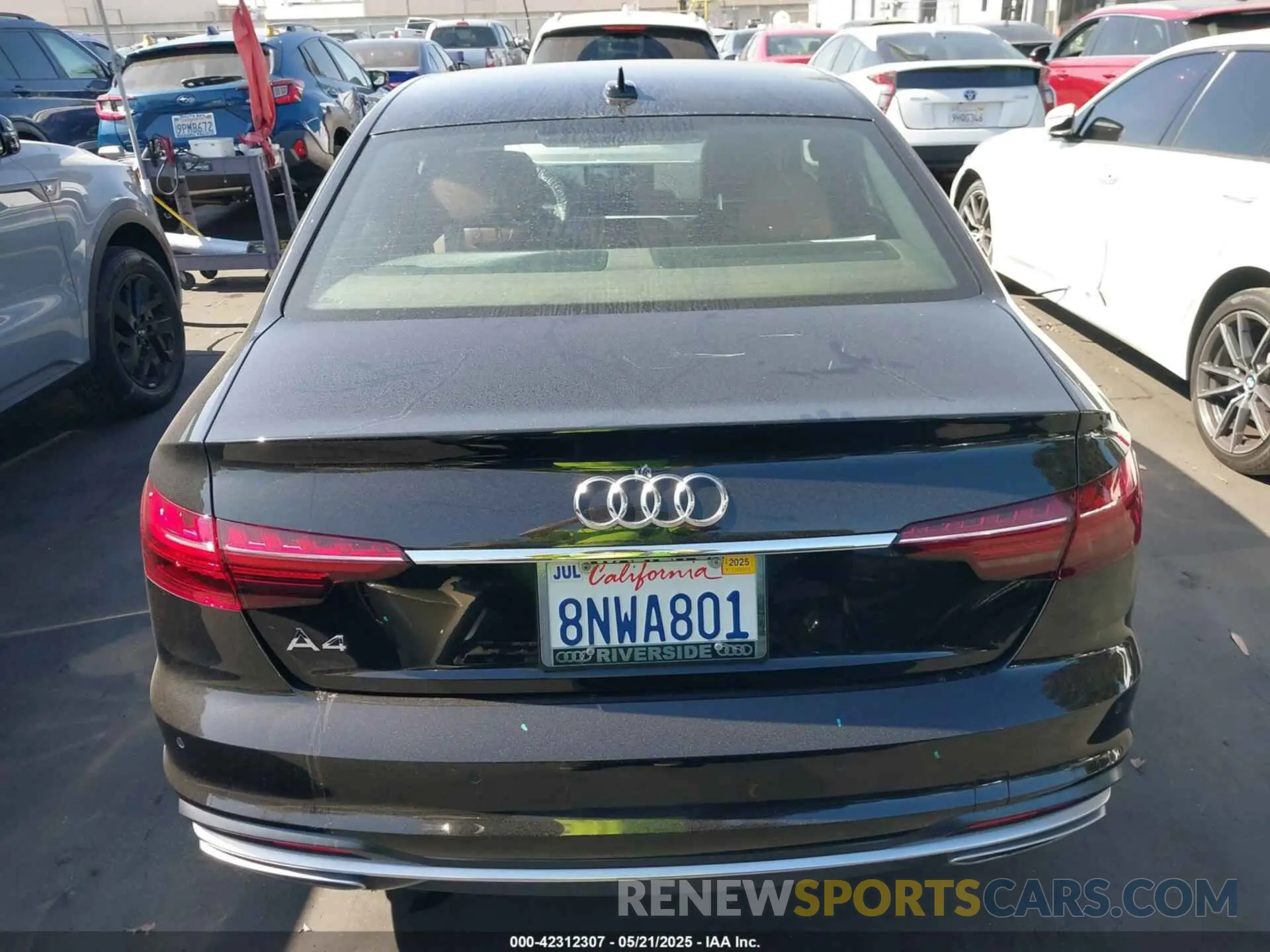 17 fotografías del automóvil dañado WAUJMAF46LN008486 AUDI A4 2020