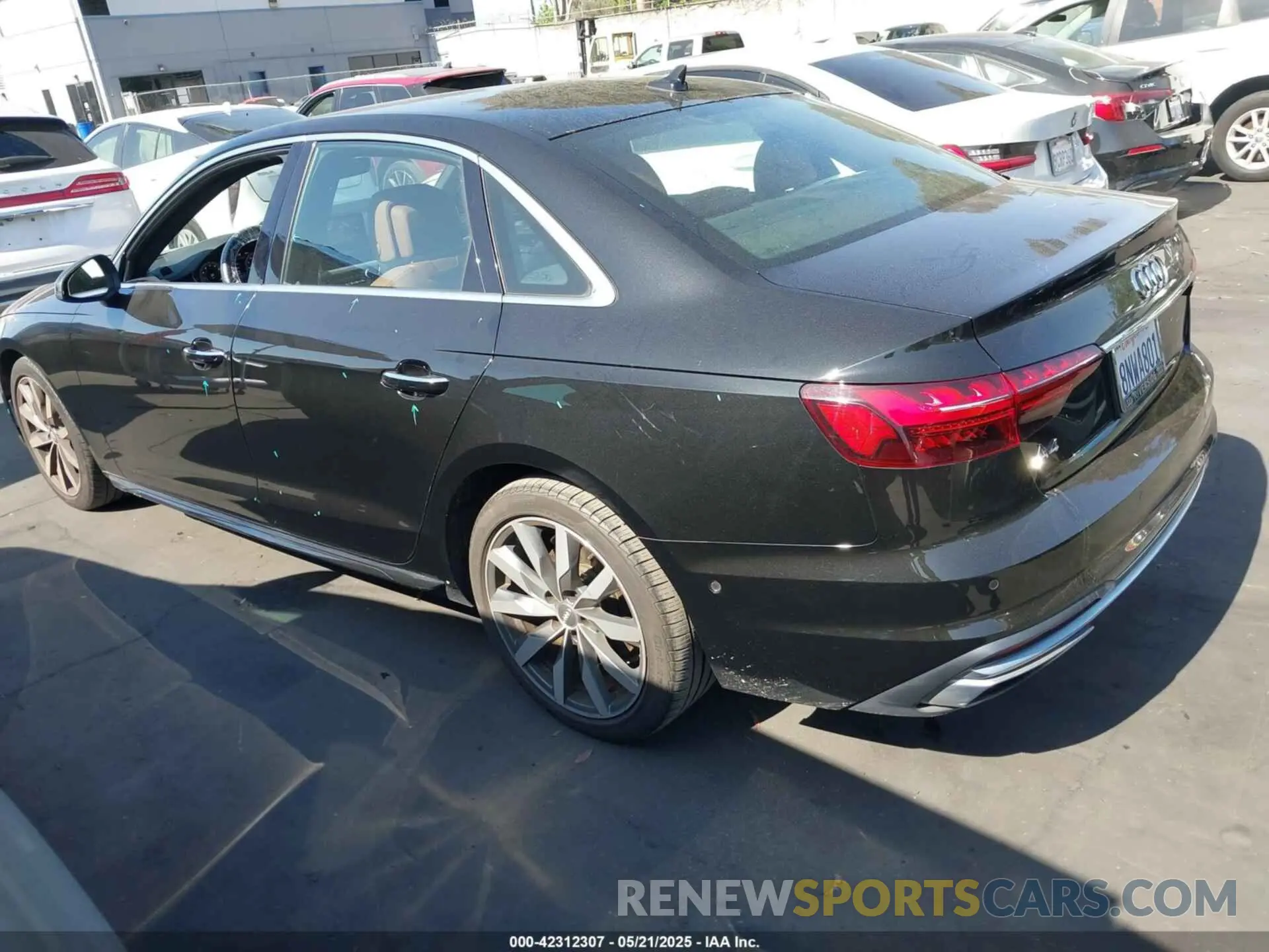 3 fotografías del automóvil dañado WAUJMAF46LN008486 AUDI A4 2020