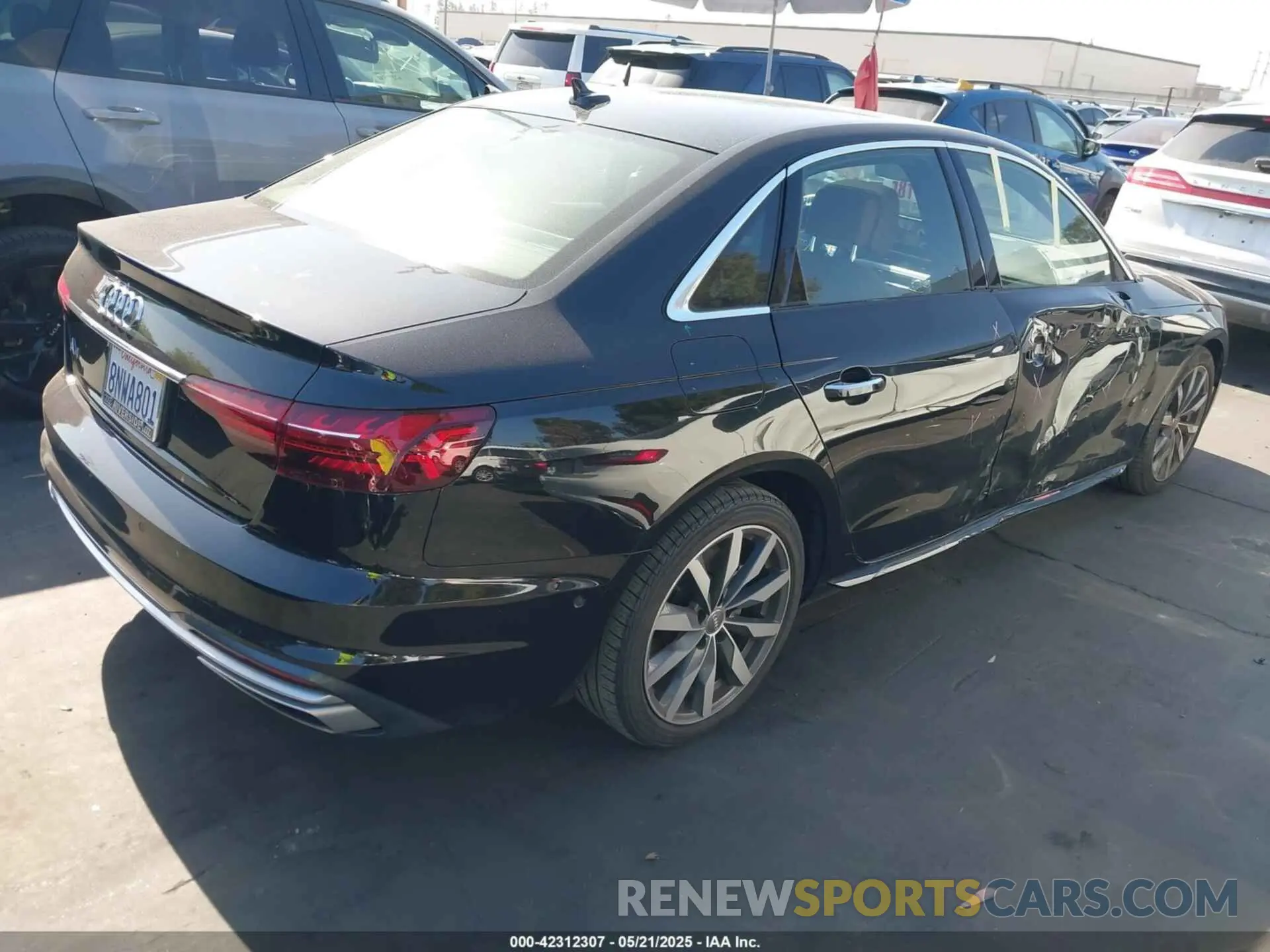 4 fotografías del automóvil dañado WAUJMAF46LN008486 AUDI A4 2020