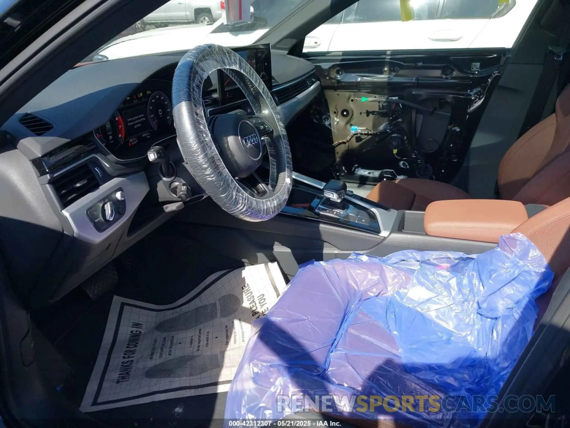 5 fotografías del automóvil dañado WAUJMAF46LN008486 AUDI A4 2020