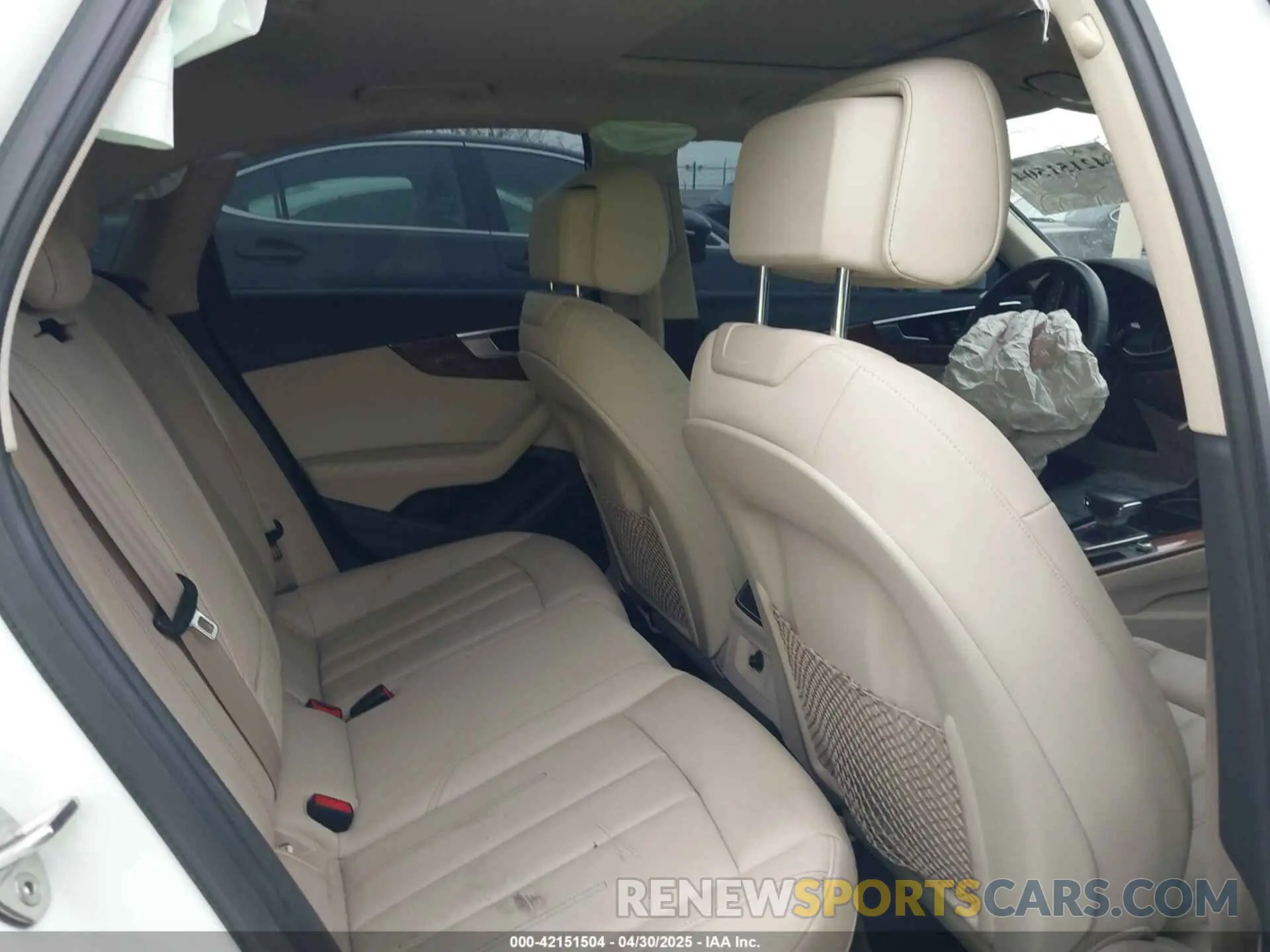 8 fotografías del automóvil dañado WAUABAF46MA051529 AUDI A4 2021
