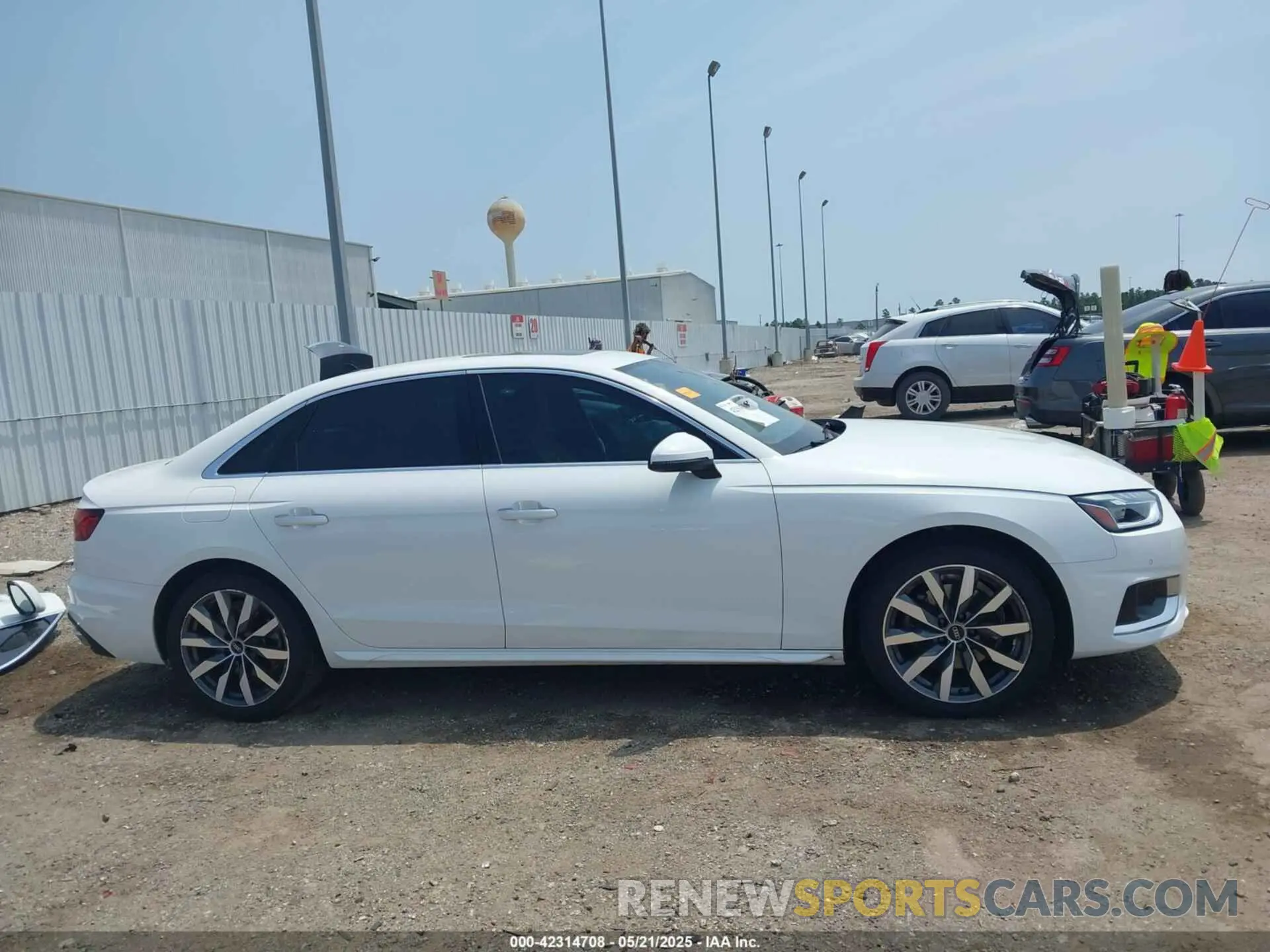 14 fotografías del automóvil dañado WAUBBAF46MA085653 AUDI A4 2021