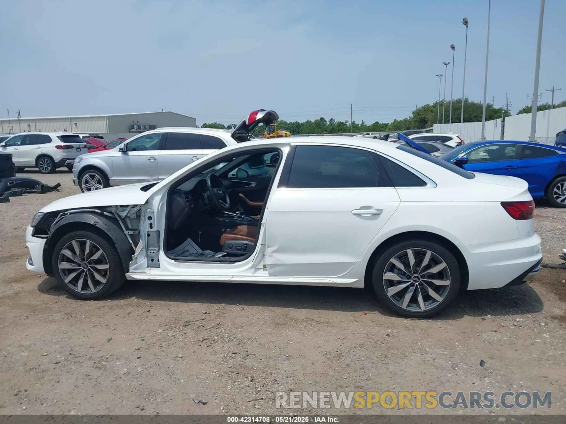15 fotografías del automóvil dañado WAUBBAF46MA085653 AUDI A4 2021
