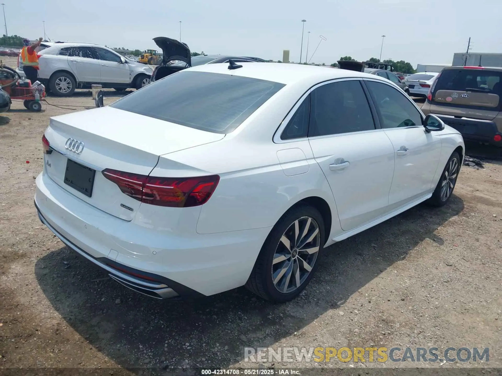 4 fotografías del automóvil dañado WAUBBAF46MA085653 AUDI A4 2021