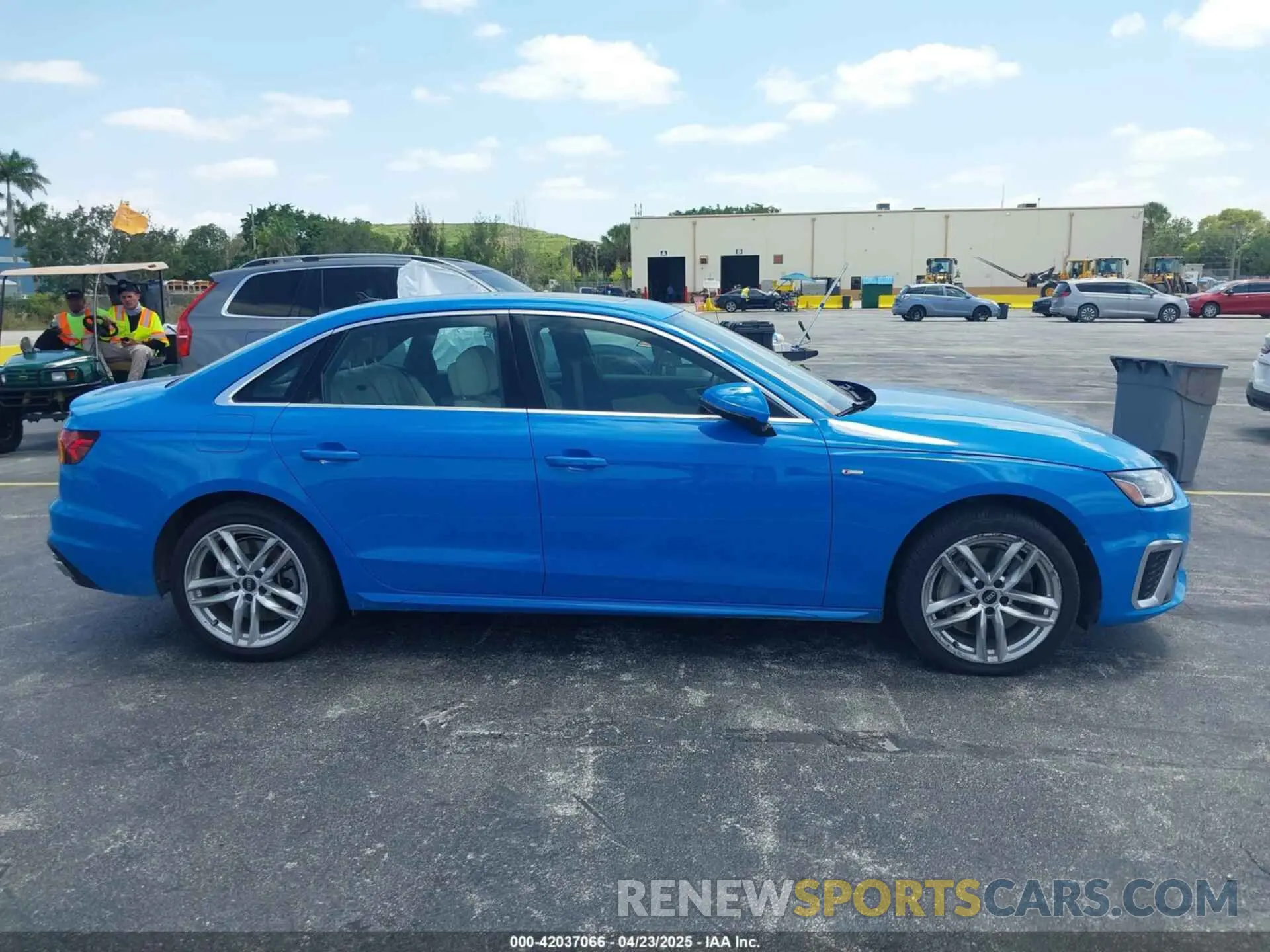 13 fotografías del automóvil dañado WAUDAAF40MA086180 AUDI A4 2021