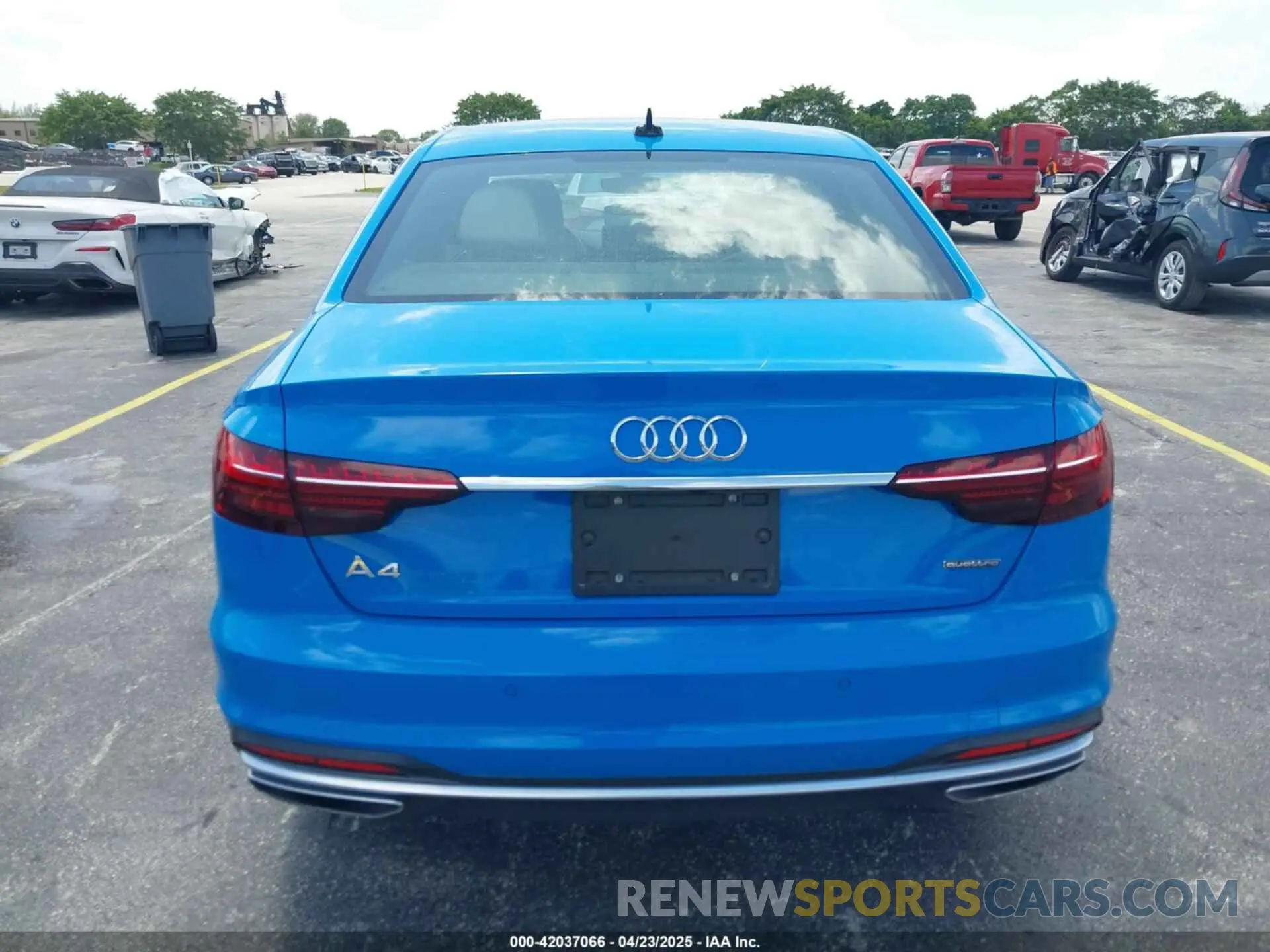 16 fotografías del automóvil dañado WAUDAAF40MA086180 AUDI A4 2021