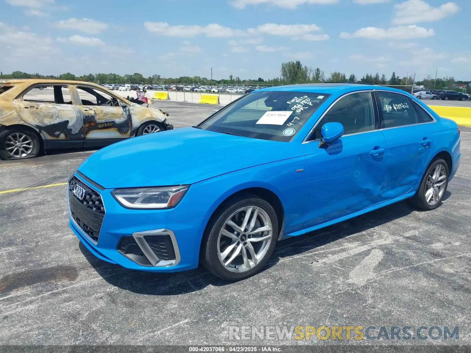 2 fotografías del automóvil dañado WAUDAAF40MA086180 AUDI A4 2021