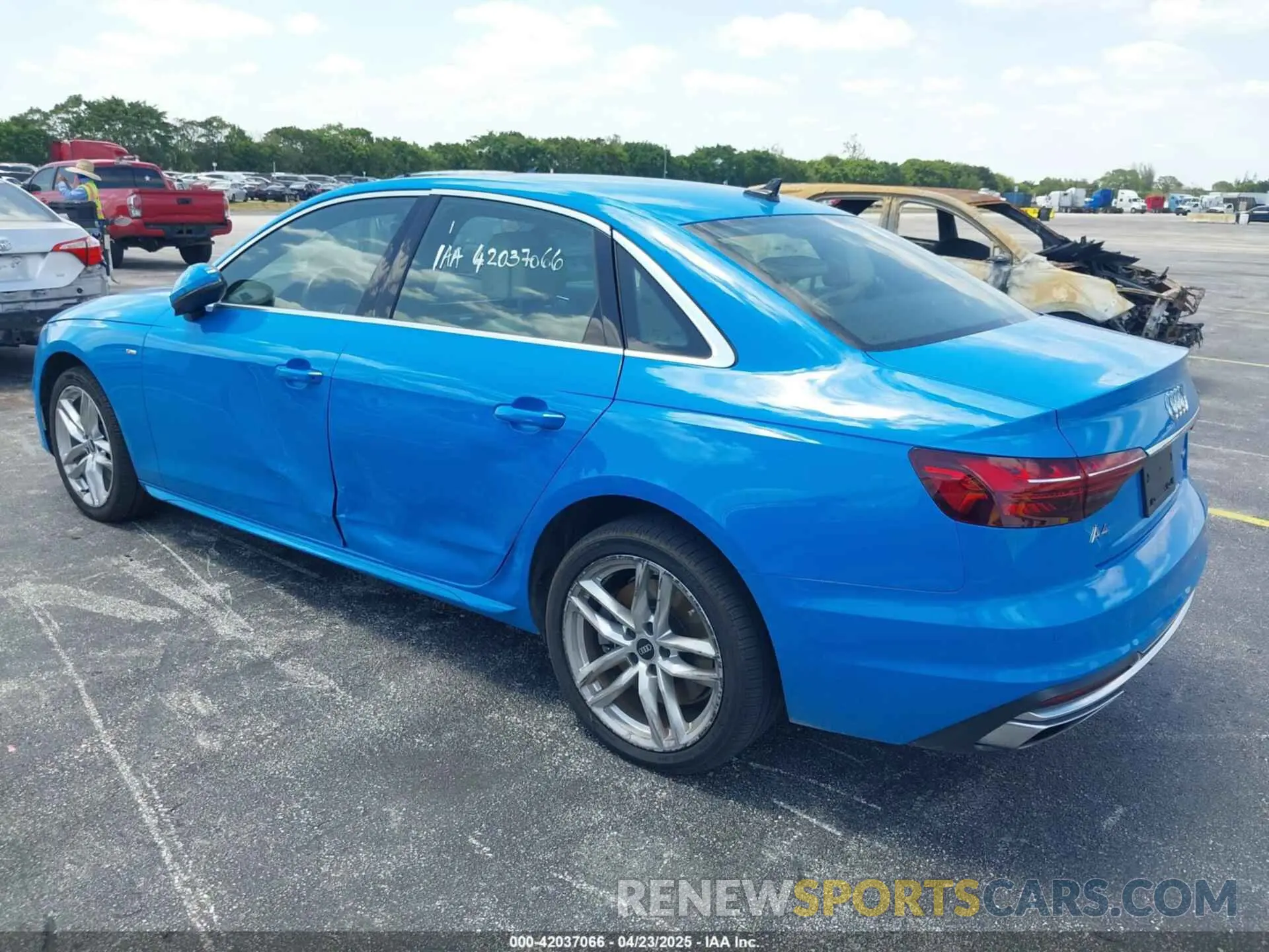 3 fotografías del automóvil dañado WAUDAAF40MA086180 AUDI A4 2021