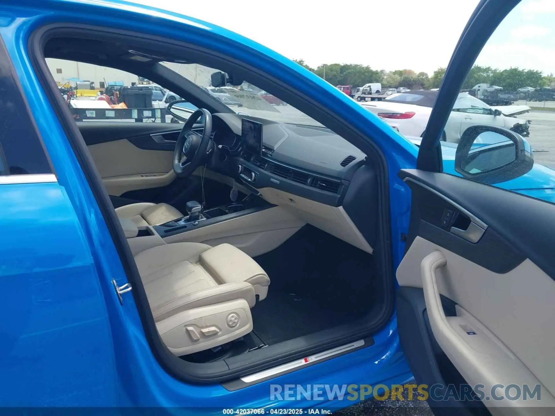 5 fotografías del automóvil dañado WAUDAAF40MA086180 AUDI A4 2021