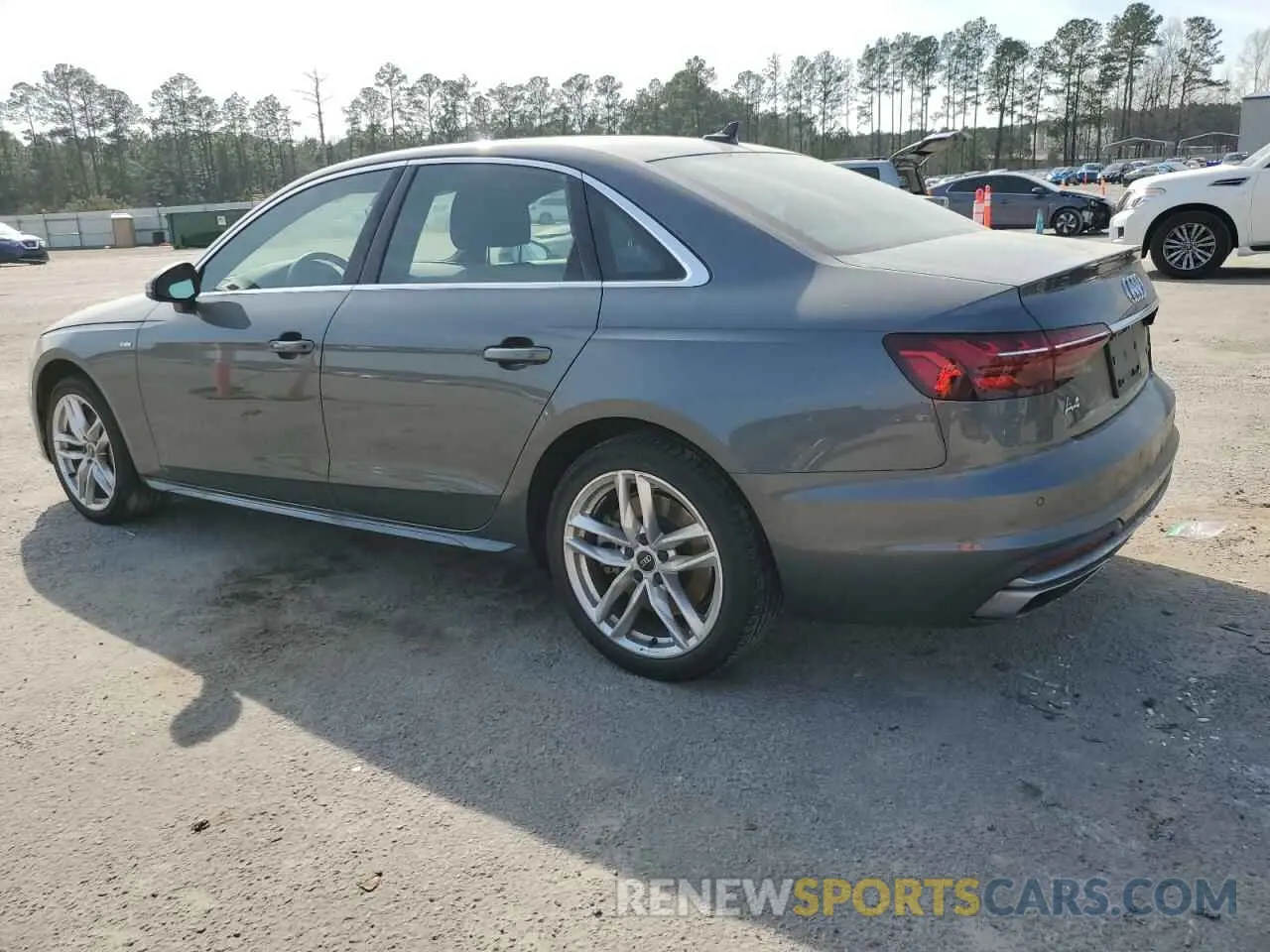 2 fotografías del automóvil dañado WAUDAAF44MA055417 AUDI A4 2021