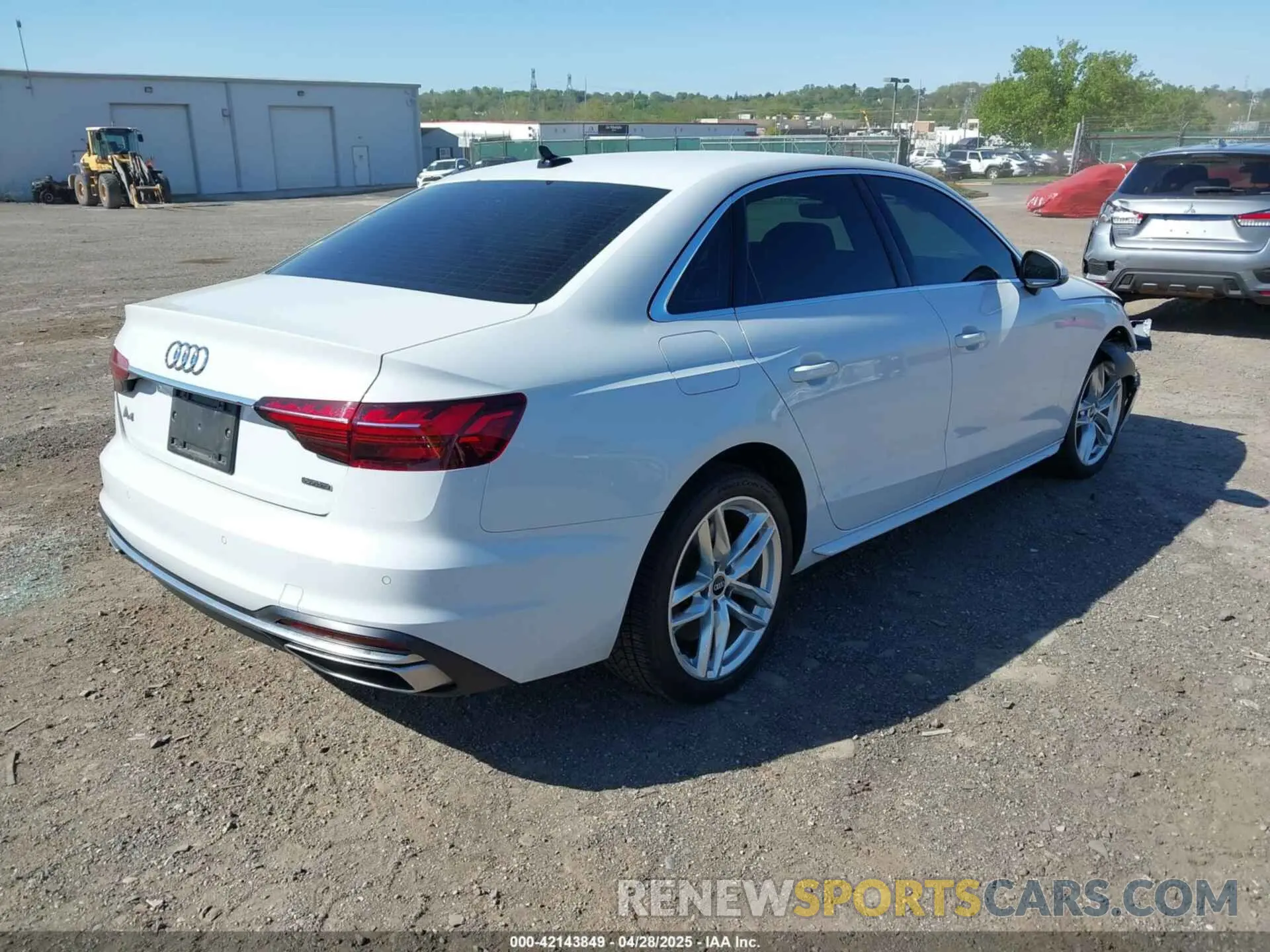 4 fotografías del automóvil dañado WAUDAAF46MN007457 AUDI A4 2021