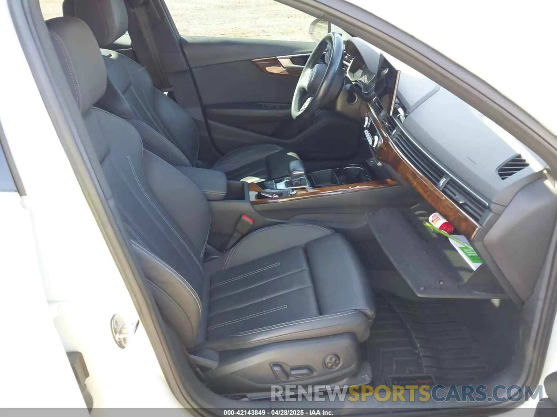 5 fotografías del automóvil dañado WAUDAAF46MN007457 AUDI A4 2021