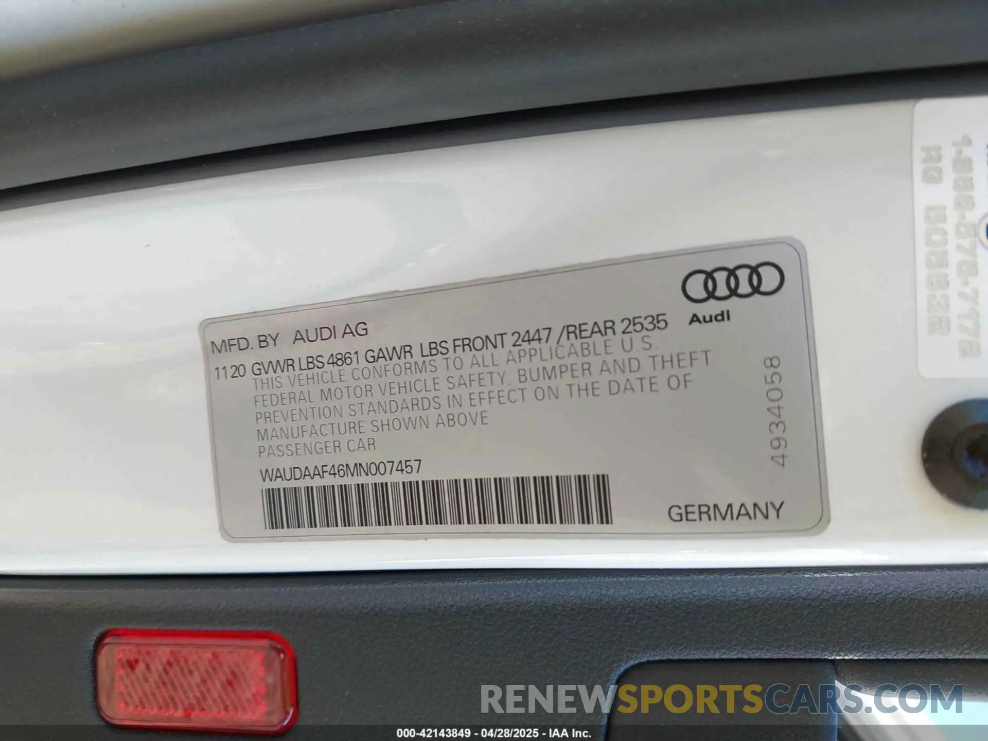 9 fotografías del automóvil dañado WAUDAAF46MN007457 AUDI A4 2021