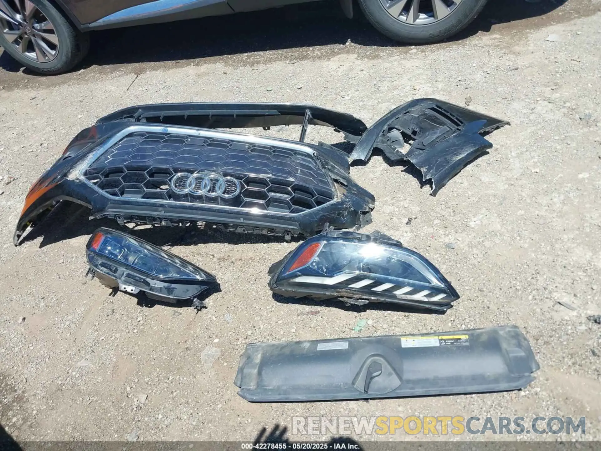 12 fotografías del automóvil dañado WAUEAAF40MA075183 AUDI A4 2021