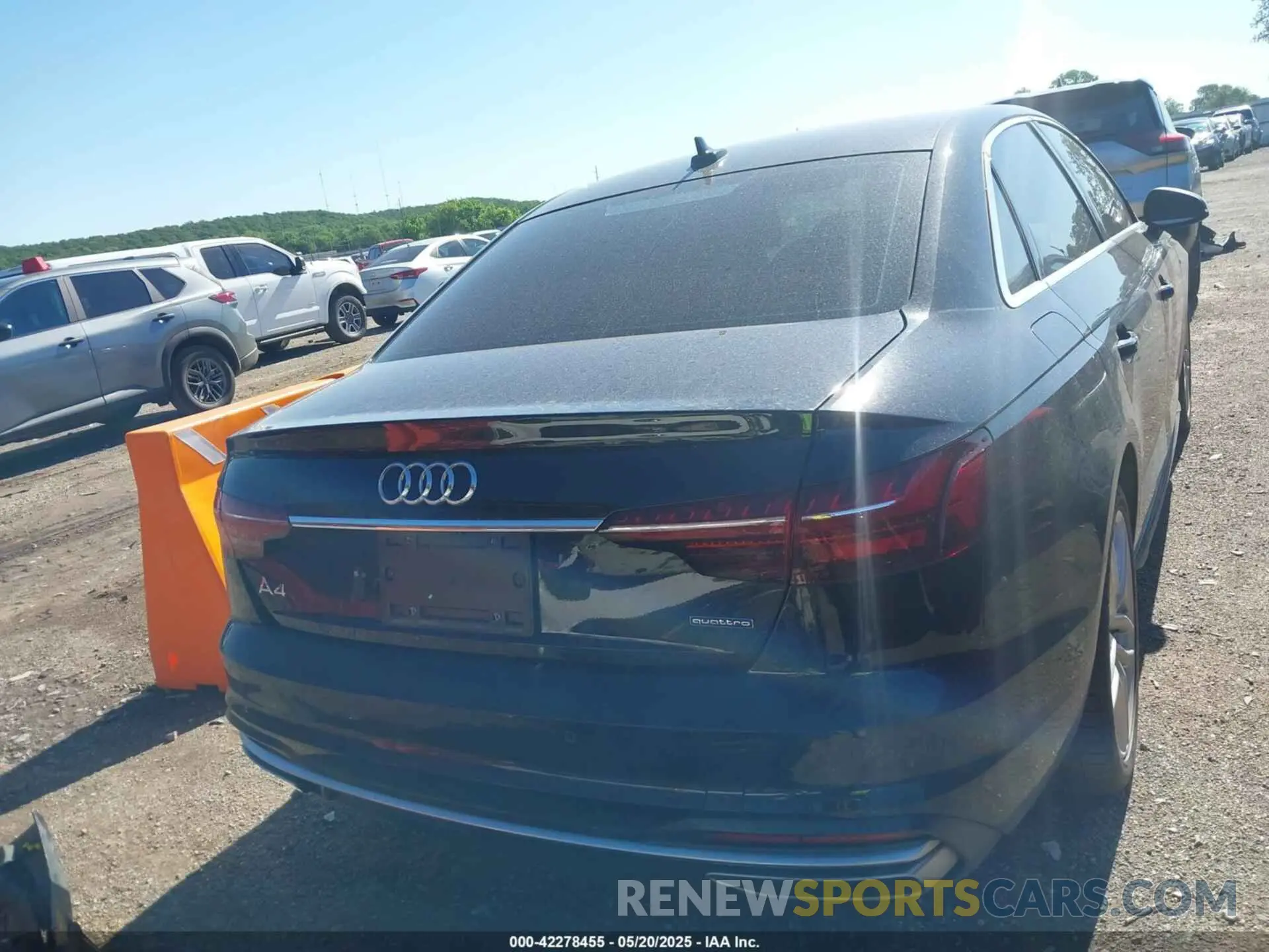 17 fotografías del automóvil dañado WAUEAAF40MA075183 AUDI A4 2021