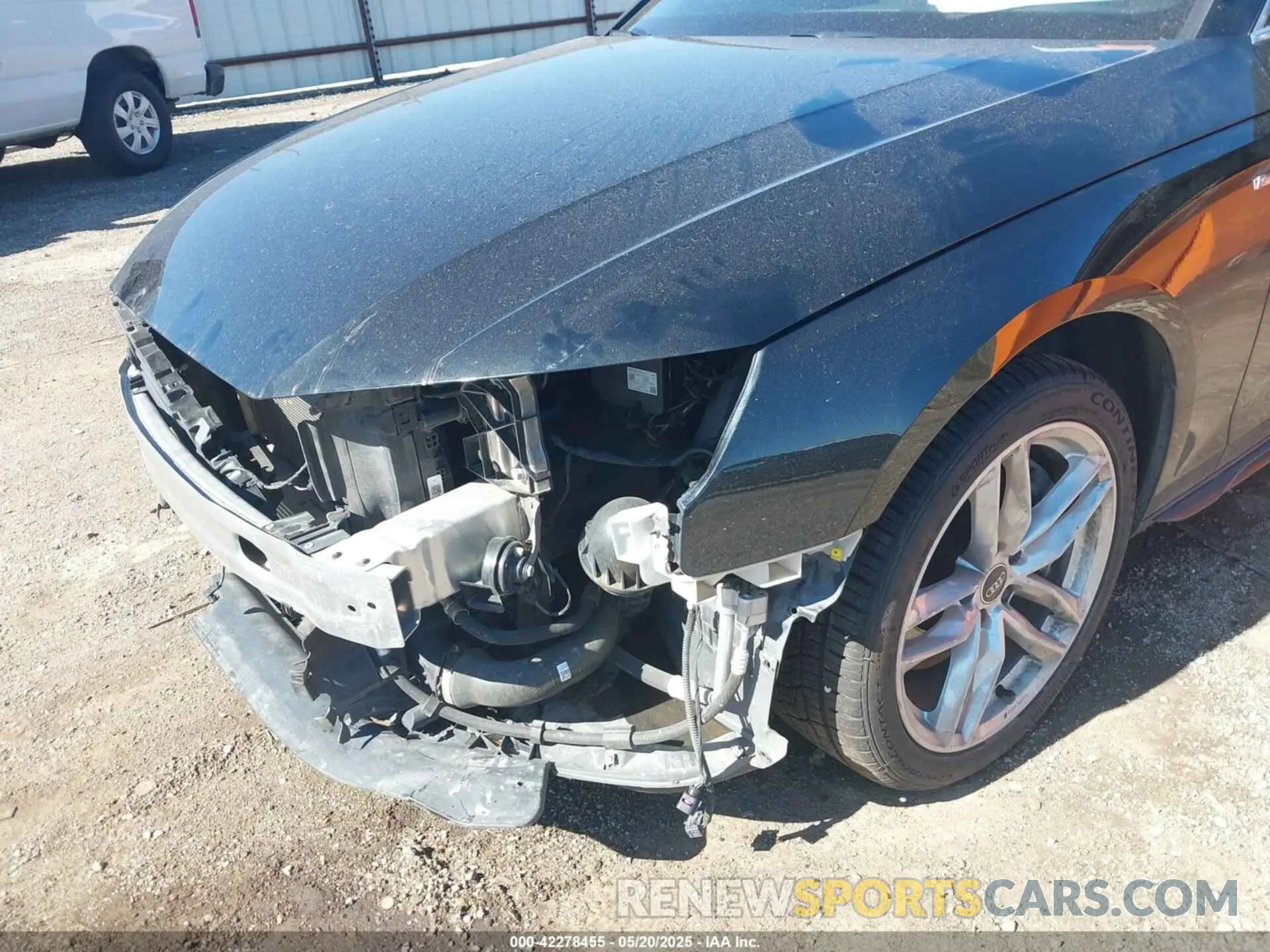 18 fotografías del automóvil dañado WAUEAAF40MA075183 AUDI A4 2021