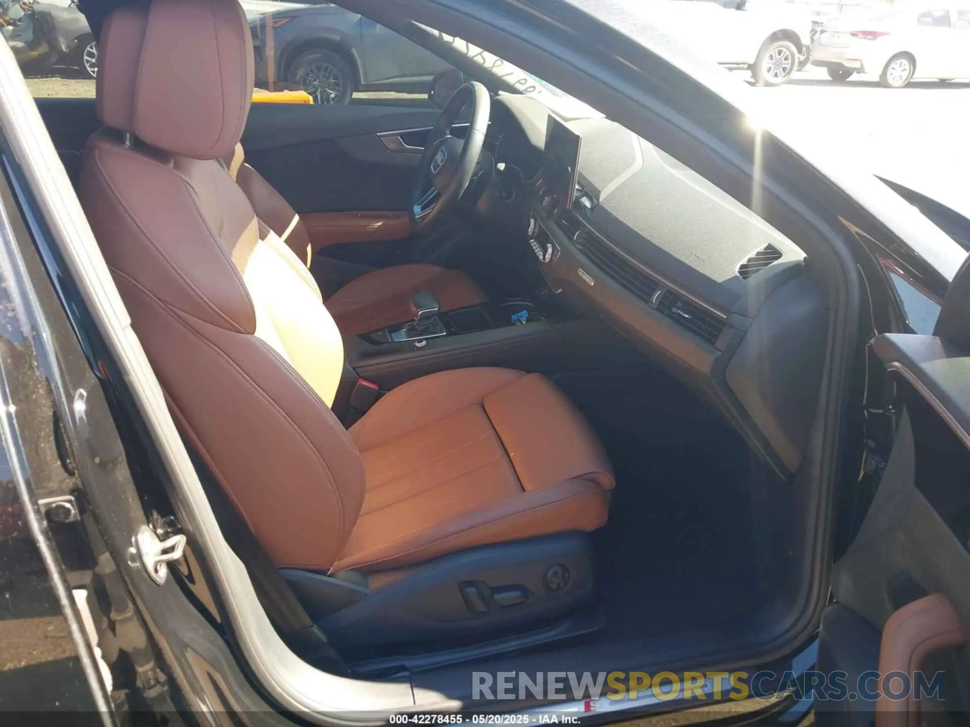 5 fotografías del automóvil dañado WAUEAAF40MA075183 AUDI A4 2021