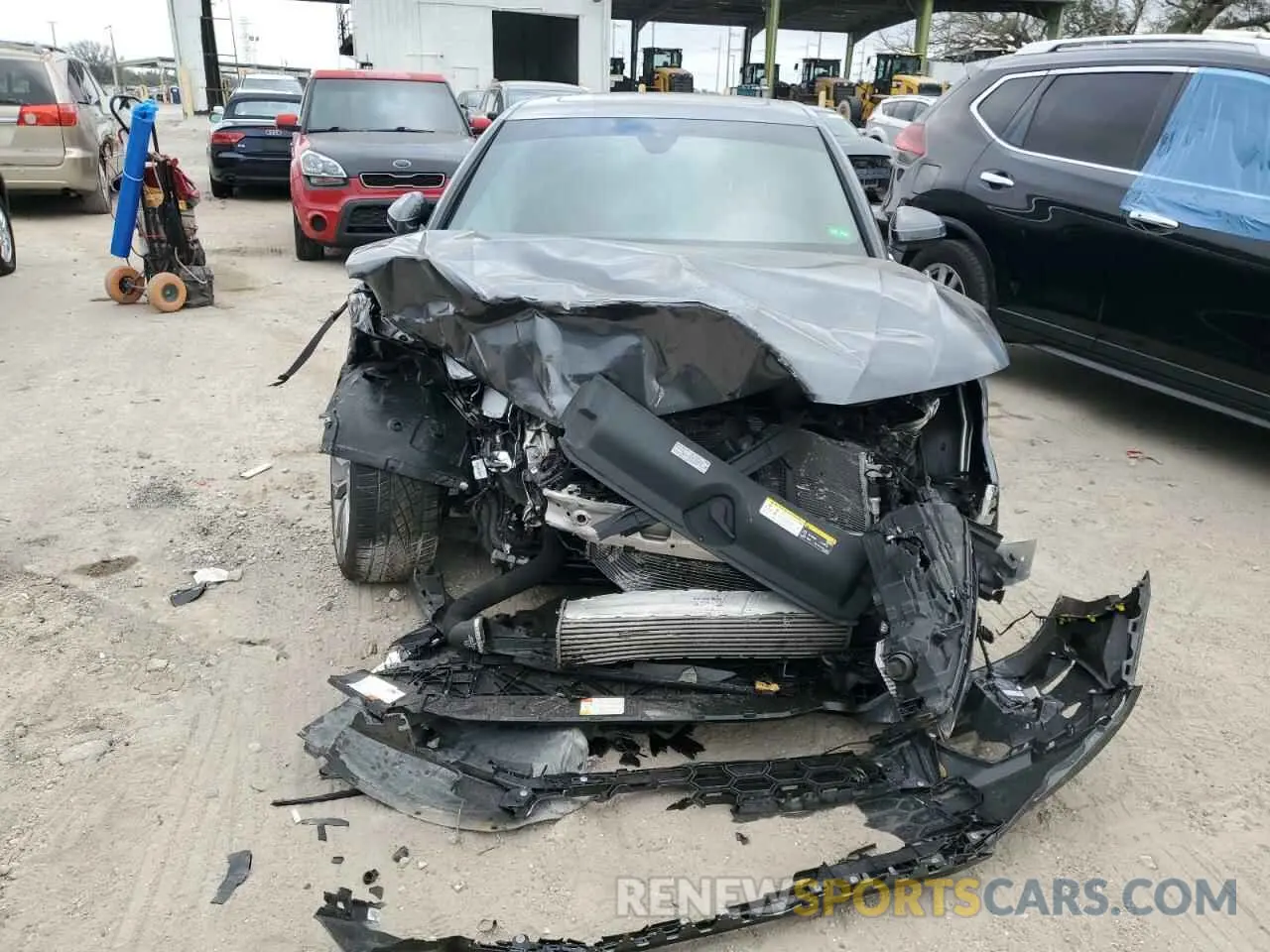 5 fotografías del automóvil dañado WAUEAAF40MA076253 AUDI A4 2021