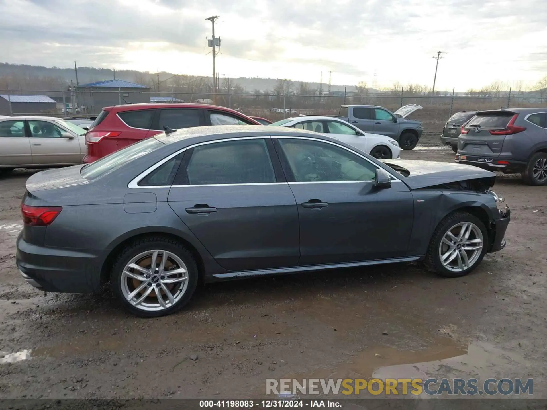 13 fotografías del automóvil dañado WAUEAAF40MN007796 AUDI A4 2021