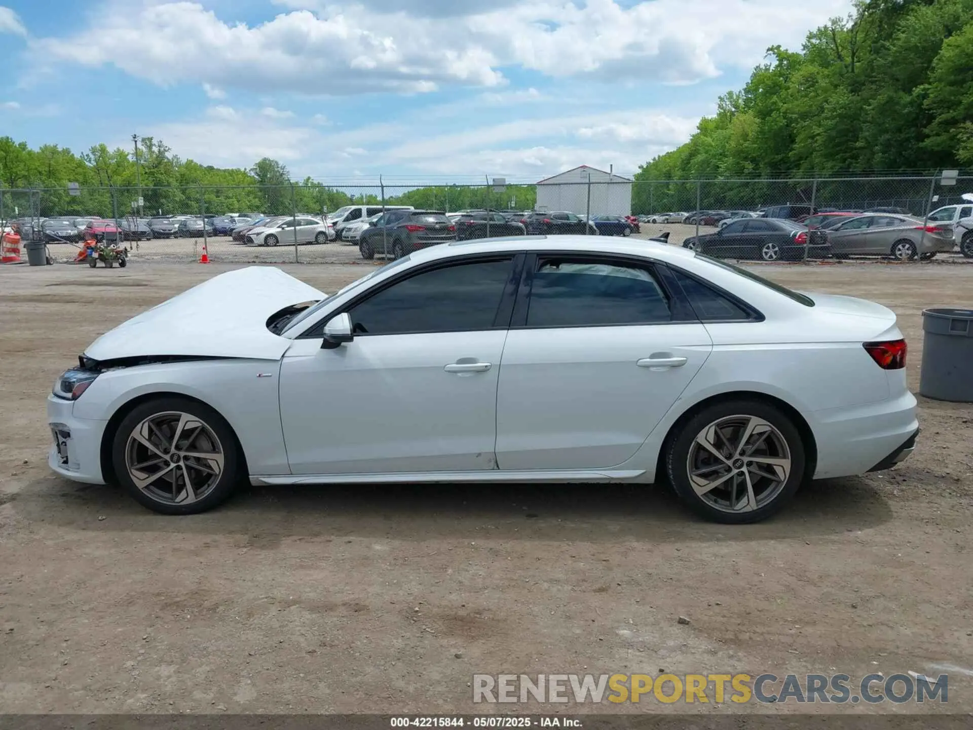 13 fotografías del automóvil dañado WAUEAAF41MN007919 AUDI A4 2021
