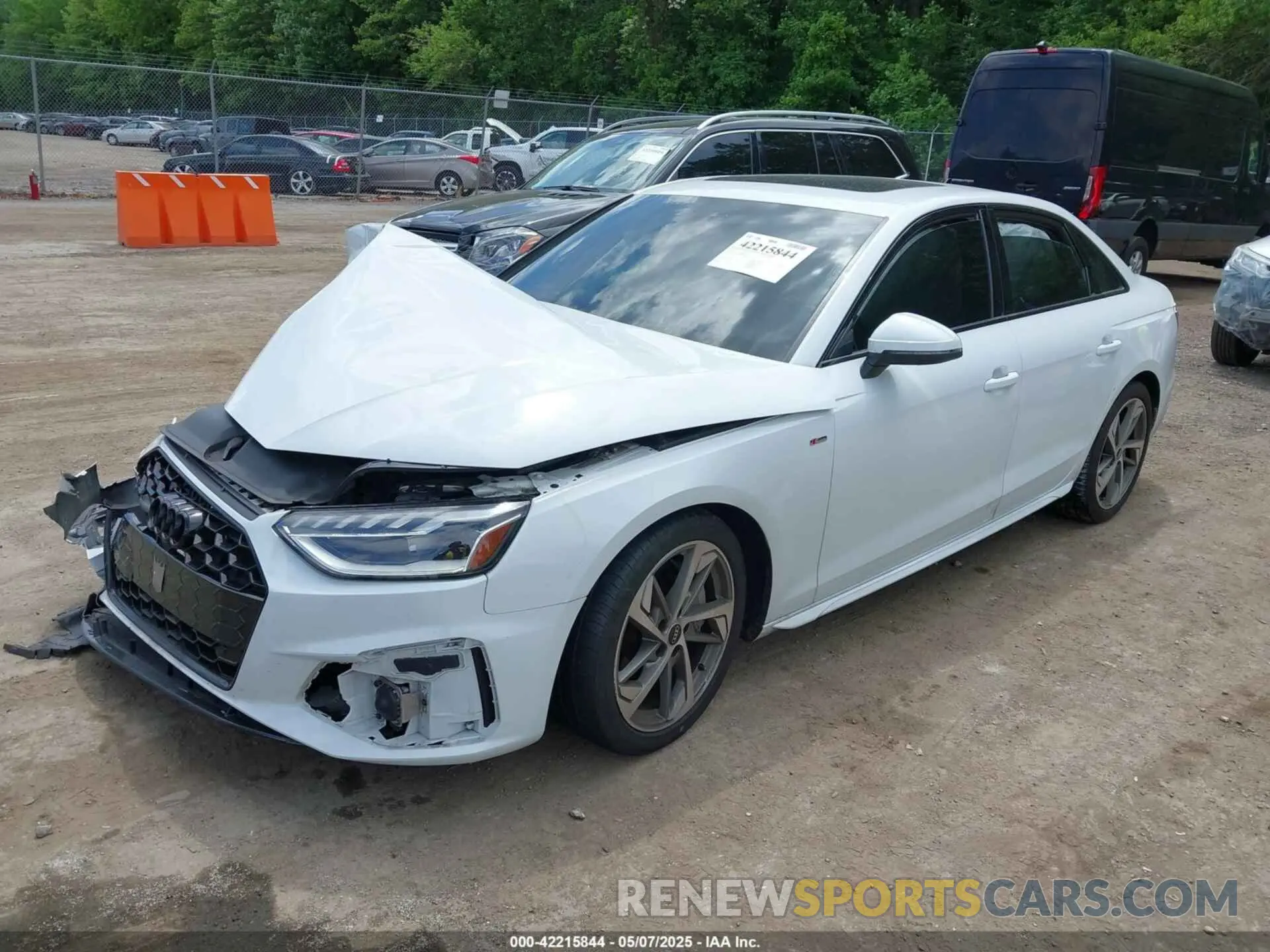 2 fotografías del automóvil dañado WAUEAAF41MN007919 AUDI A4 2021