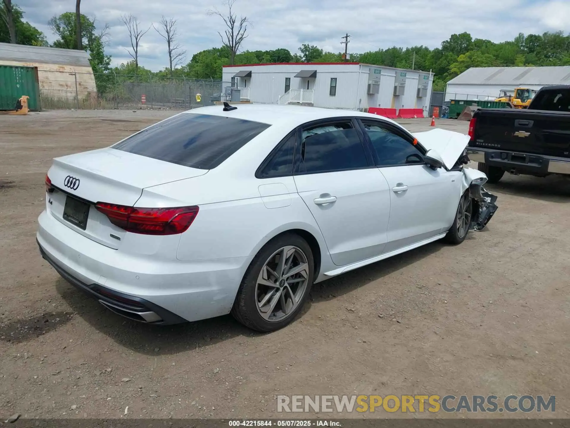 4 fotografías del automóvil dañado WAUEAAF41MN007919 AUDI A4 2021