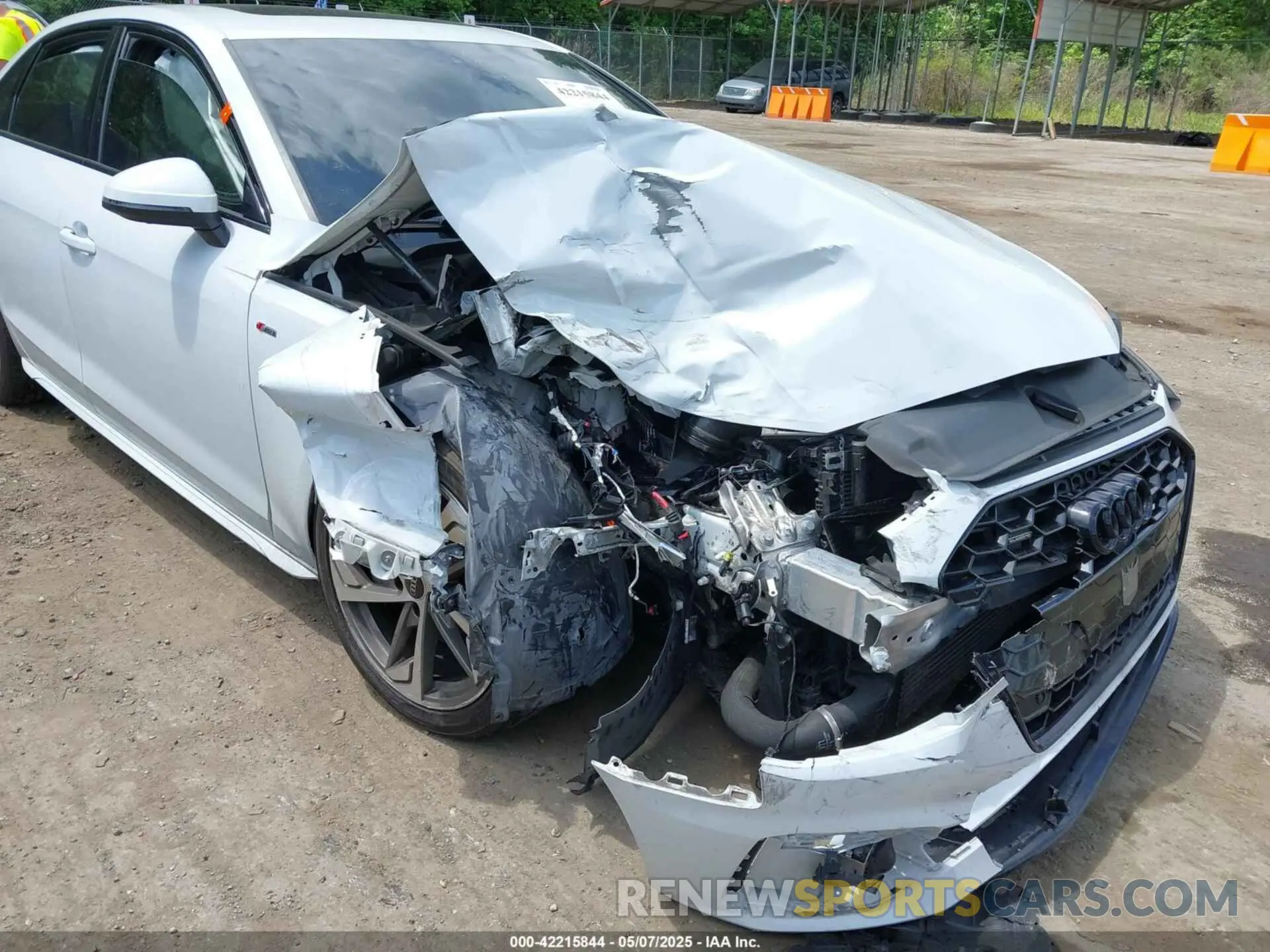 6 fotografías del automóvil dañado WAUEAAF41MN007919 AUDI A4 2021