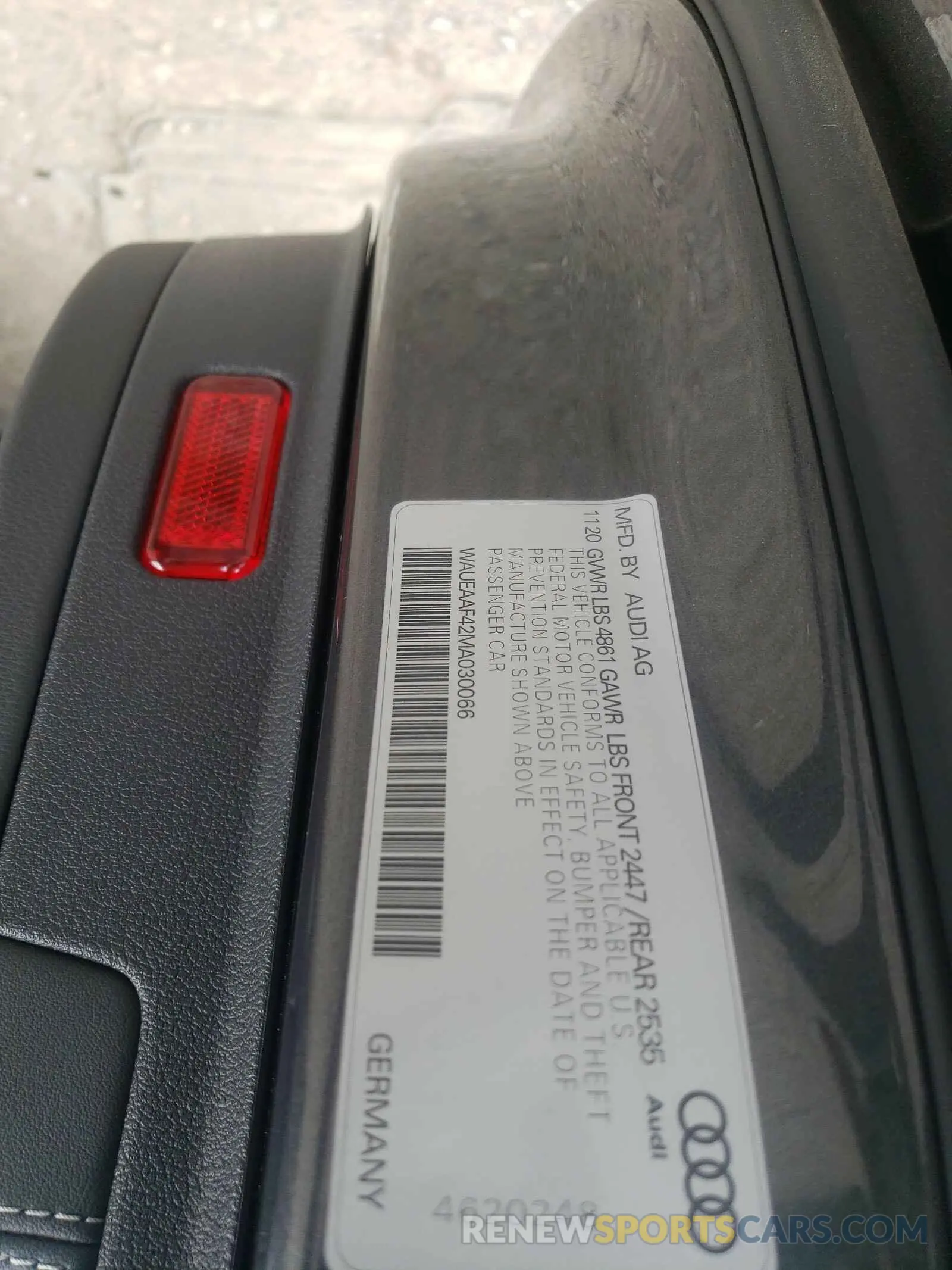 10 fotografías del automóvil dañado WAUEAAF42MA030066 AUDI A4 2021