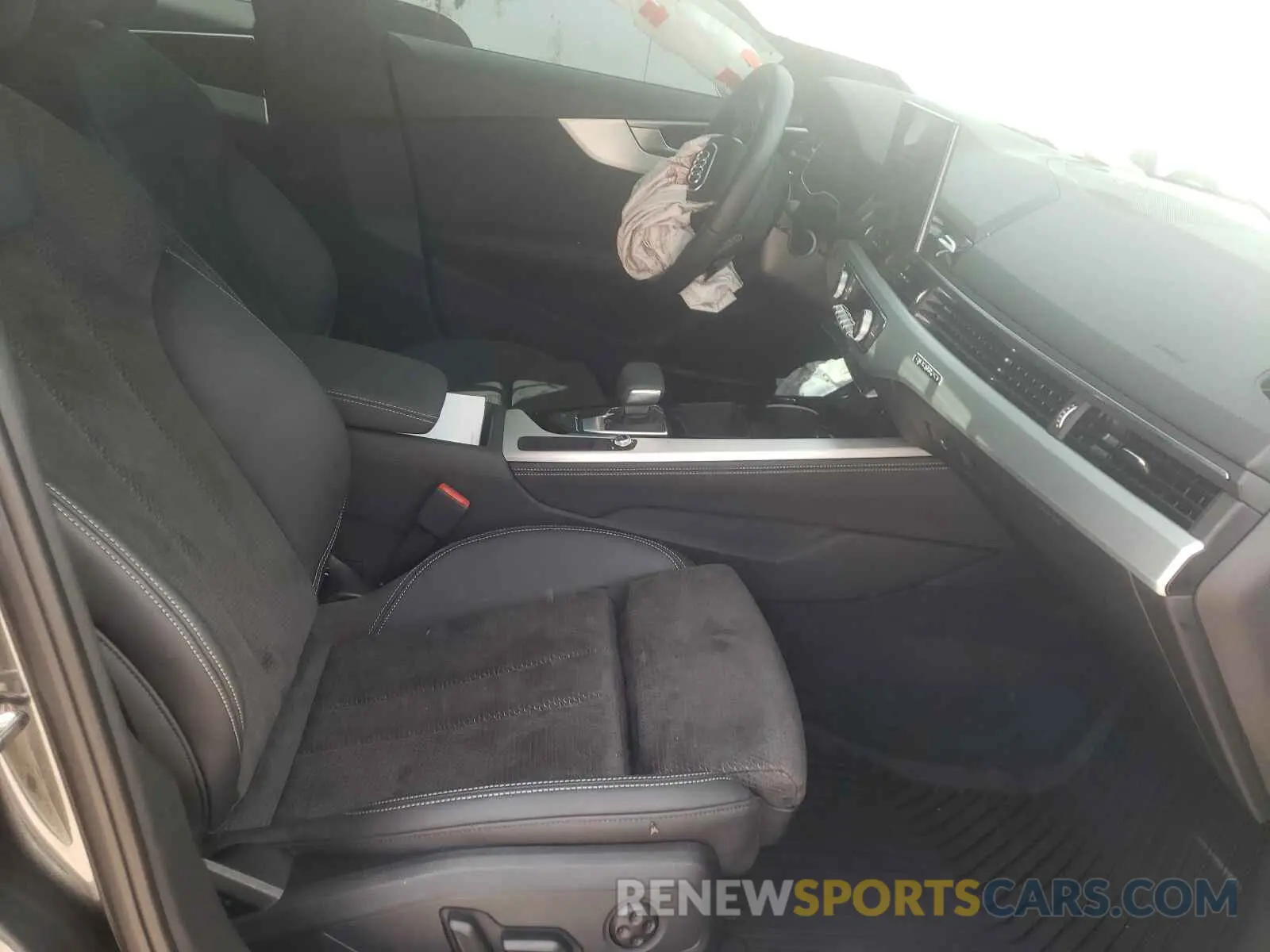 5 fotografías del automóvil dañado WAUEAAF42MA030066 AUDI A4 2021