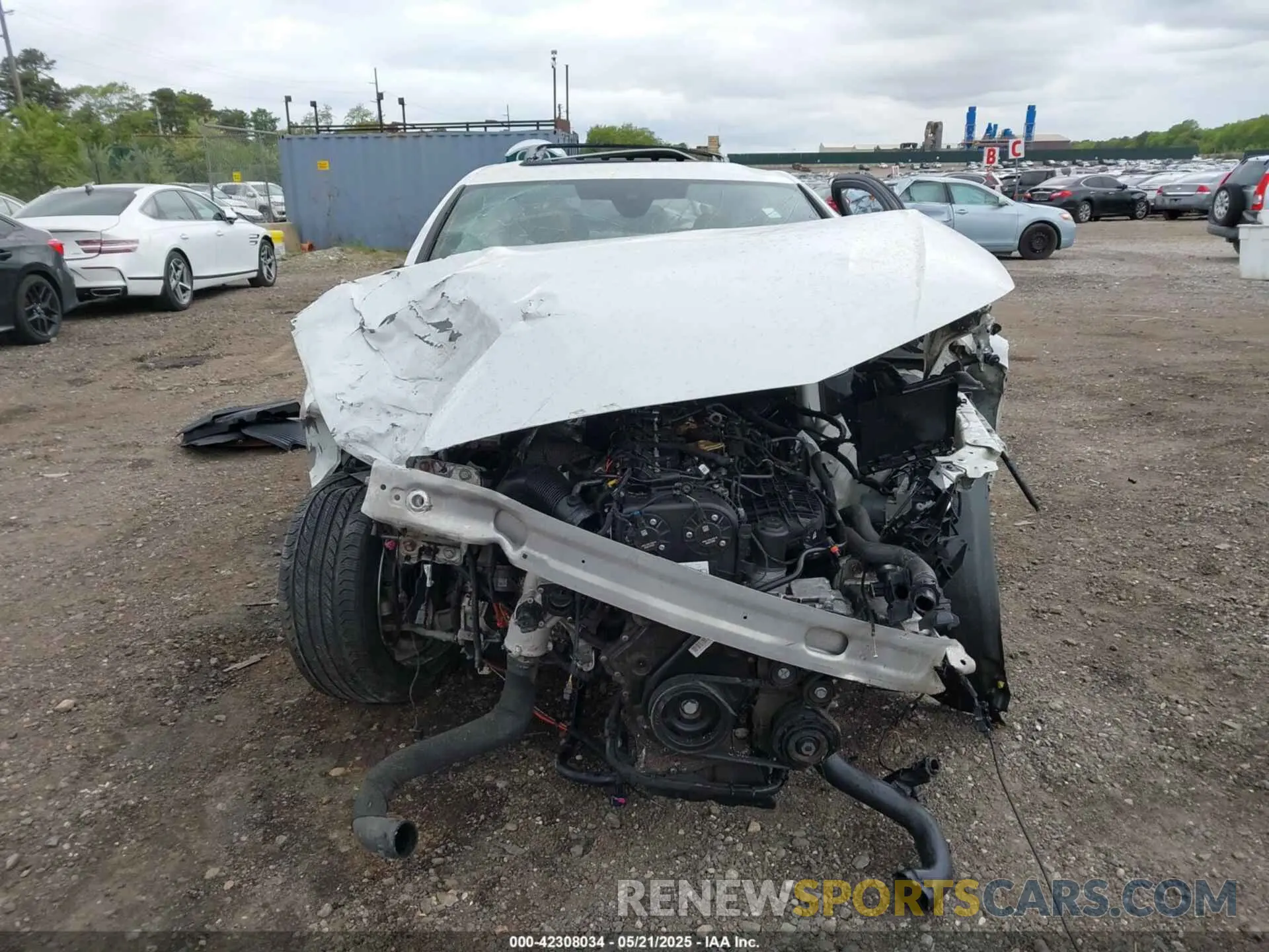 12 fotografías del automóvil dañado WAUEAAF42MA086122 AUDI A4 2021