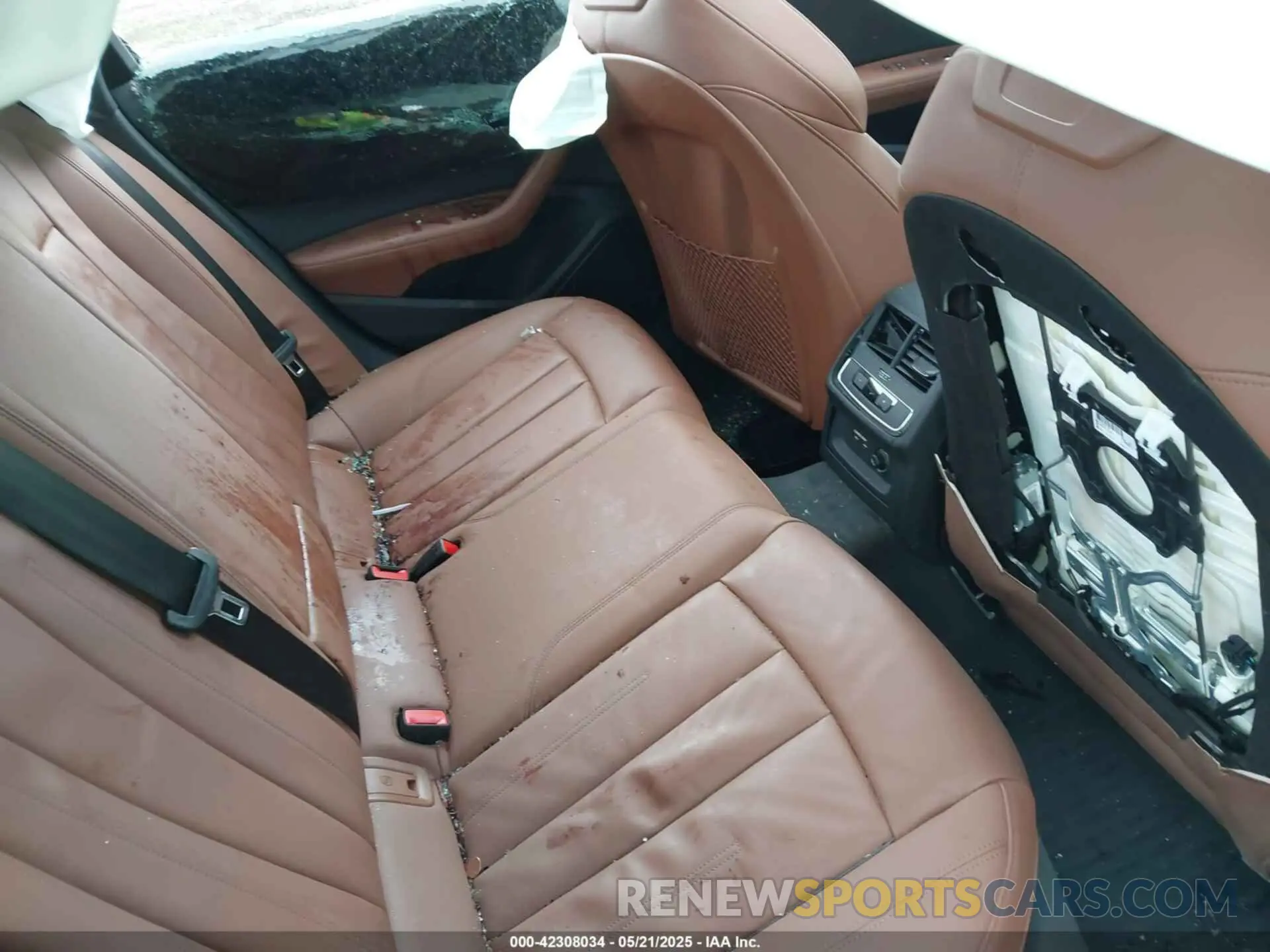 8 fotografías del automóvil dañado WAUEAAF42MA086122 AUDI A4 2021