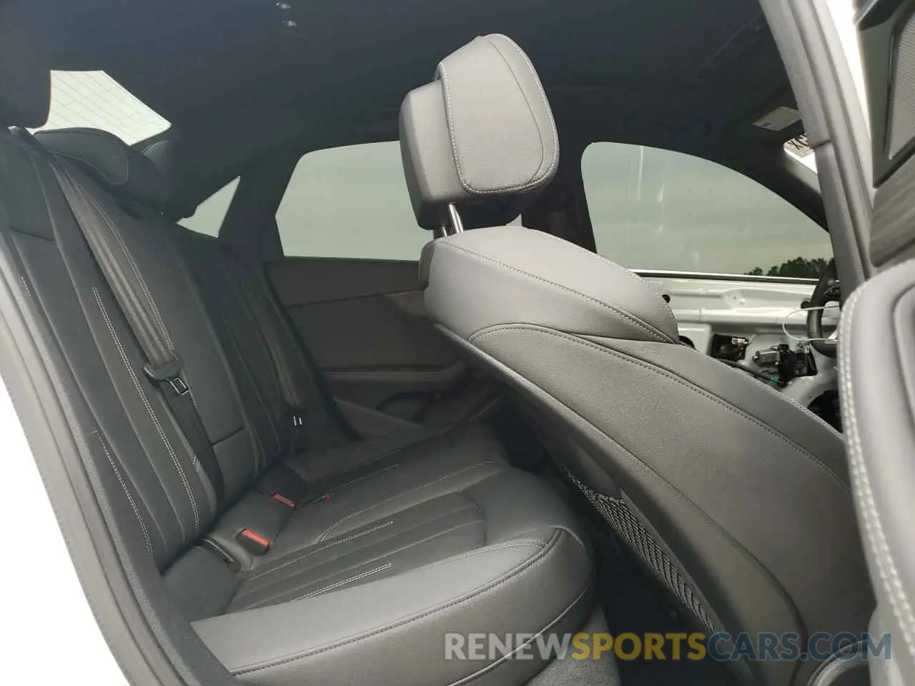 10 fotografías del automóvil dañado WAUEAAF43MA039455 AUDI A4 2021