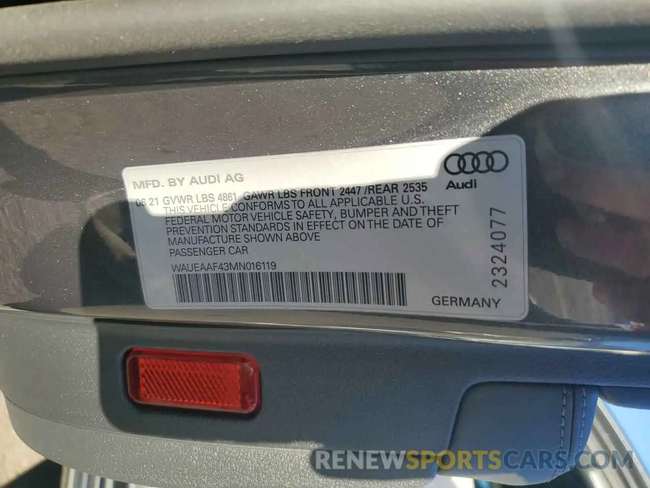 13 fotografías del automóvil dañado WAUEAAF43MN016119 AUDI A4 2021