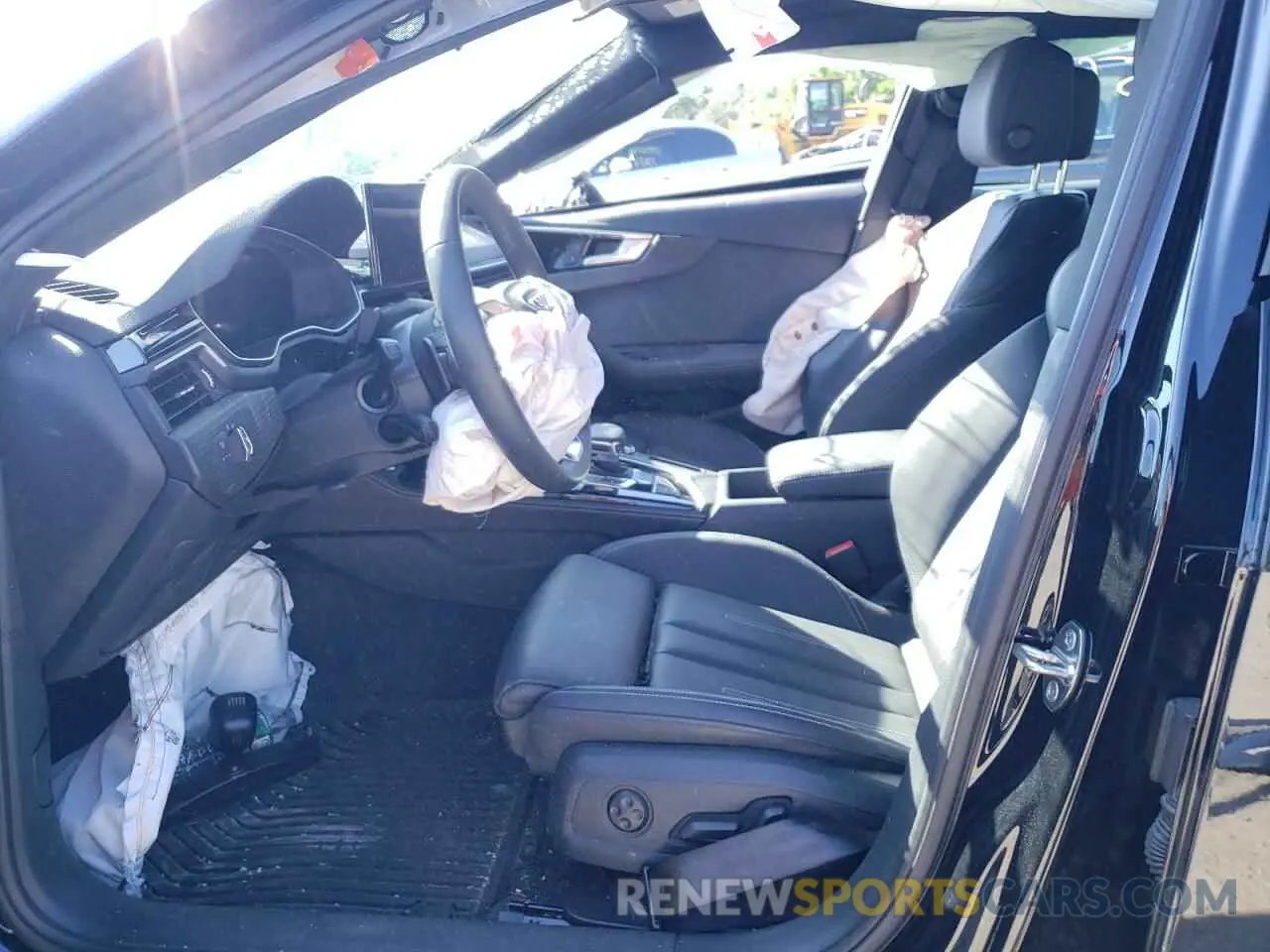 5 fotografías del automóvil dañado WAUEAAF44MA012815 AUDI A4 2021