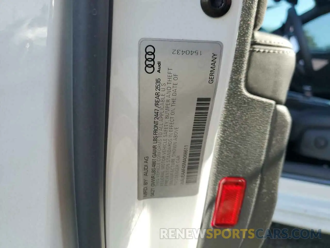 10 fotografías del automóvil dañado WAUEAAF45MA066611 AUDI A4 2021