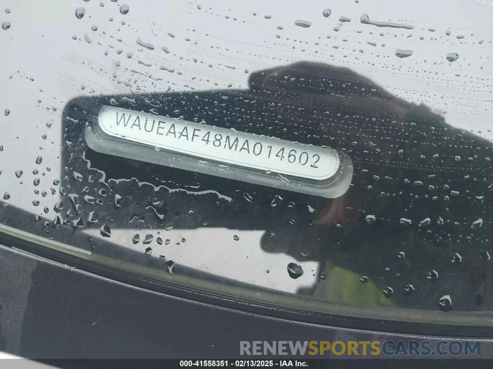 17 fotografías del automóvil dañado WAUEAAF48MA014602 AUDI A4 2021
