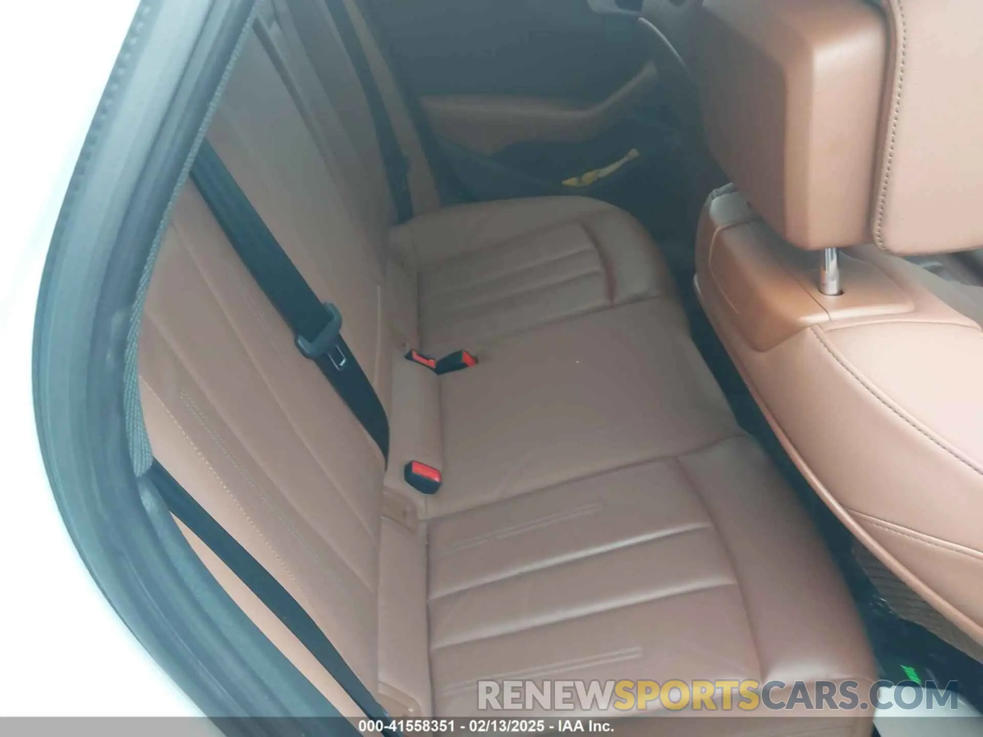 8 fotografías del automóvil dañado WAUEAAF48MA014602 AUDI A4 2021