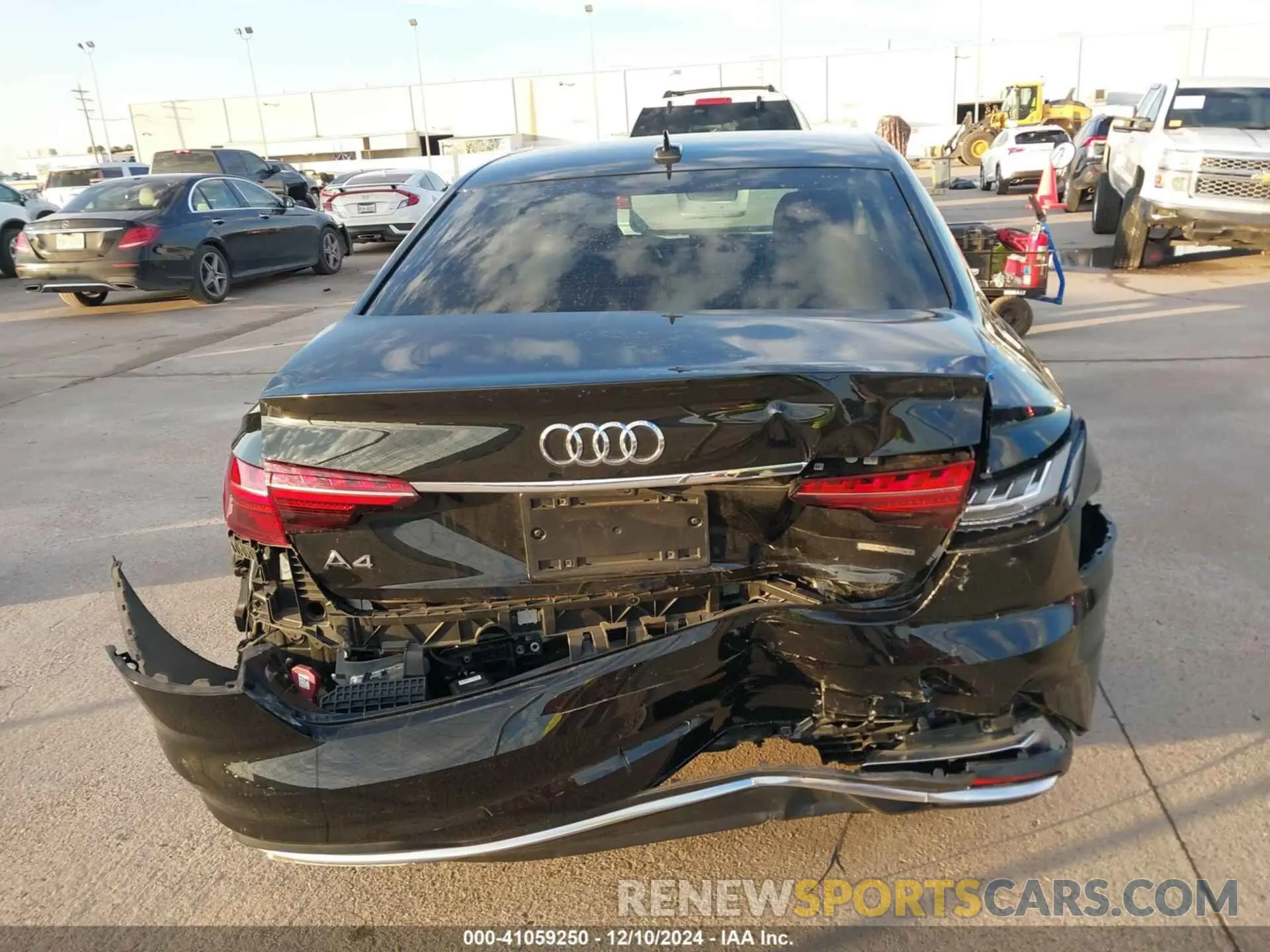 16 fotografías del automóvil dañado WAUABAF46NA019276 AUDI A4 2022