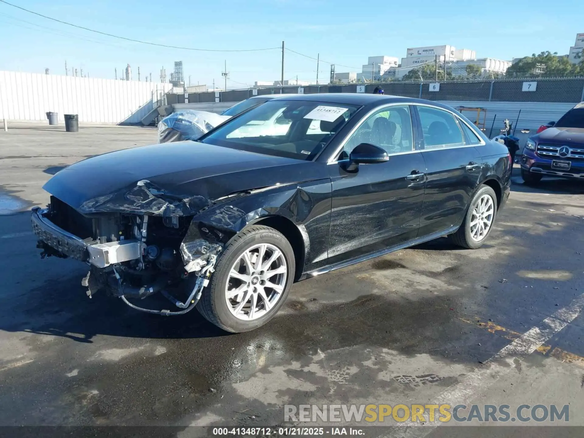 2 fotografías del automóvil dañado WAUABAF48NN002875 AUDI A4 2022