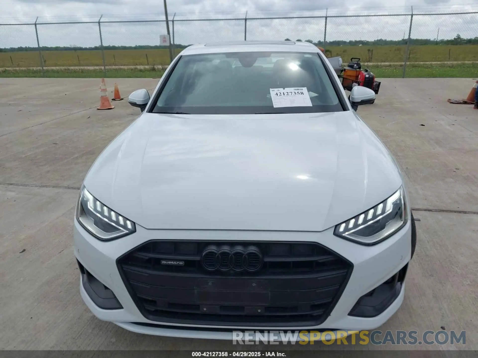 12 fotografías del automóvil dañado WAUBBAF48NN009765 AUDI A4 2022
